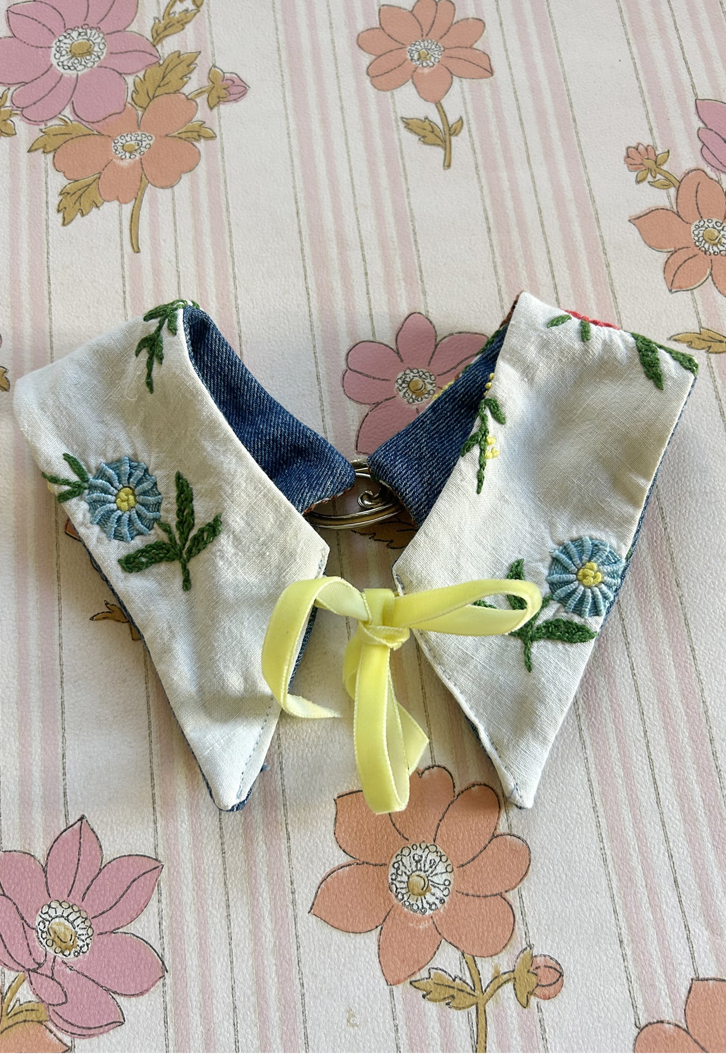 Upcycled detachable collar Simone