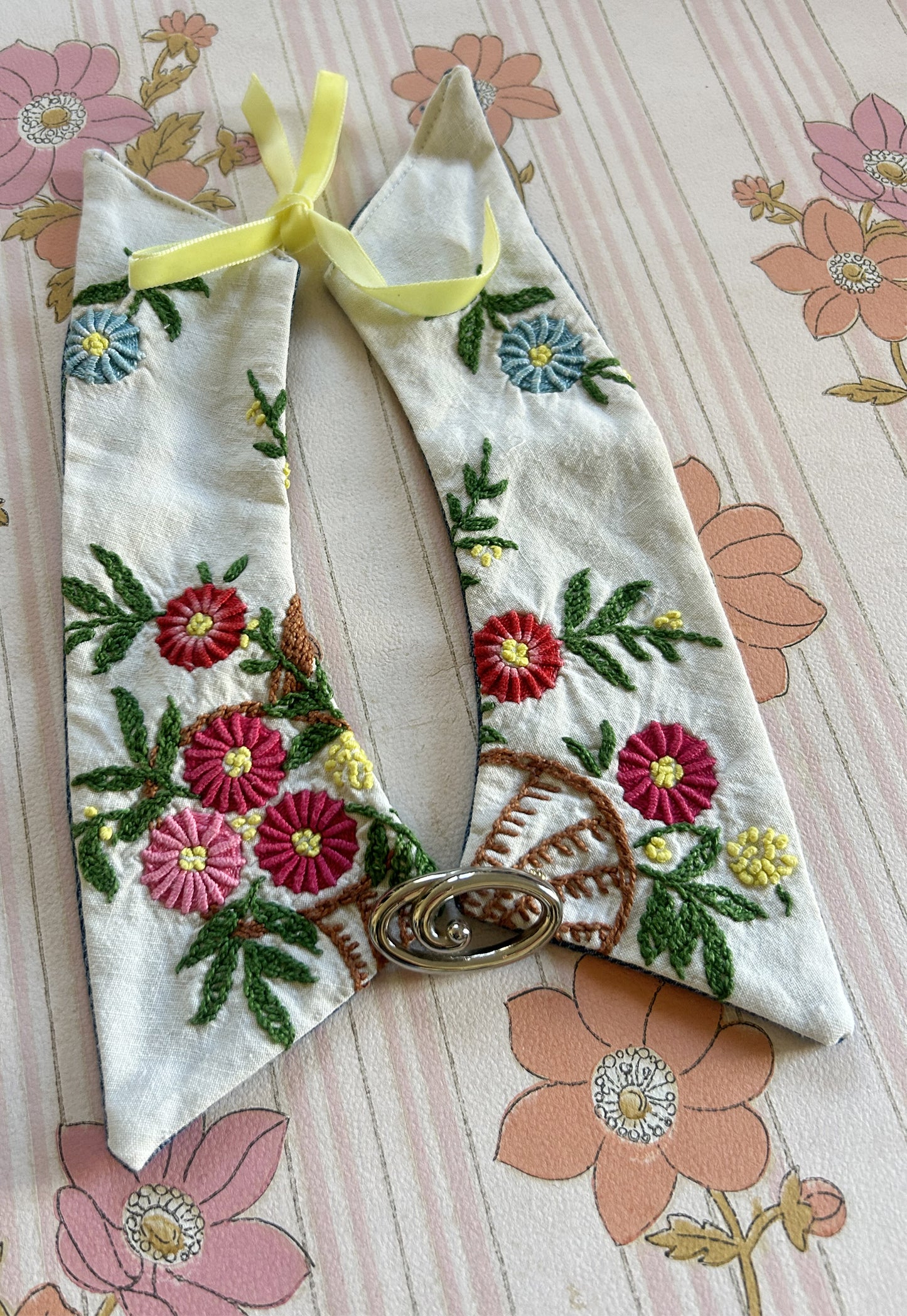 Upcycled detachable collar Simone