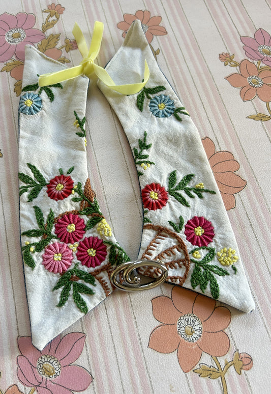 Upcycled detachable collar Simone