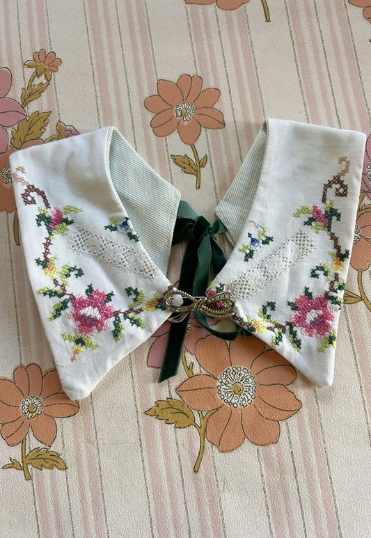 Upcycled detachable collar Simone