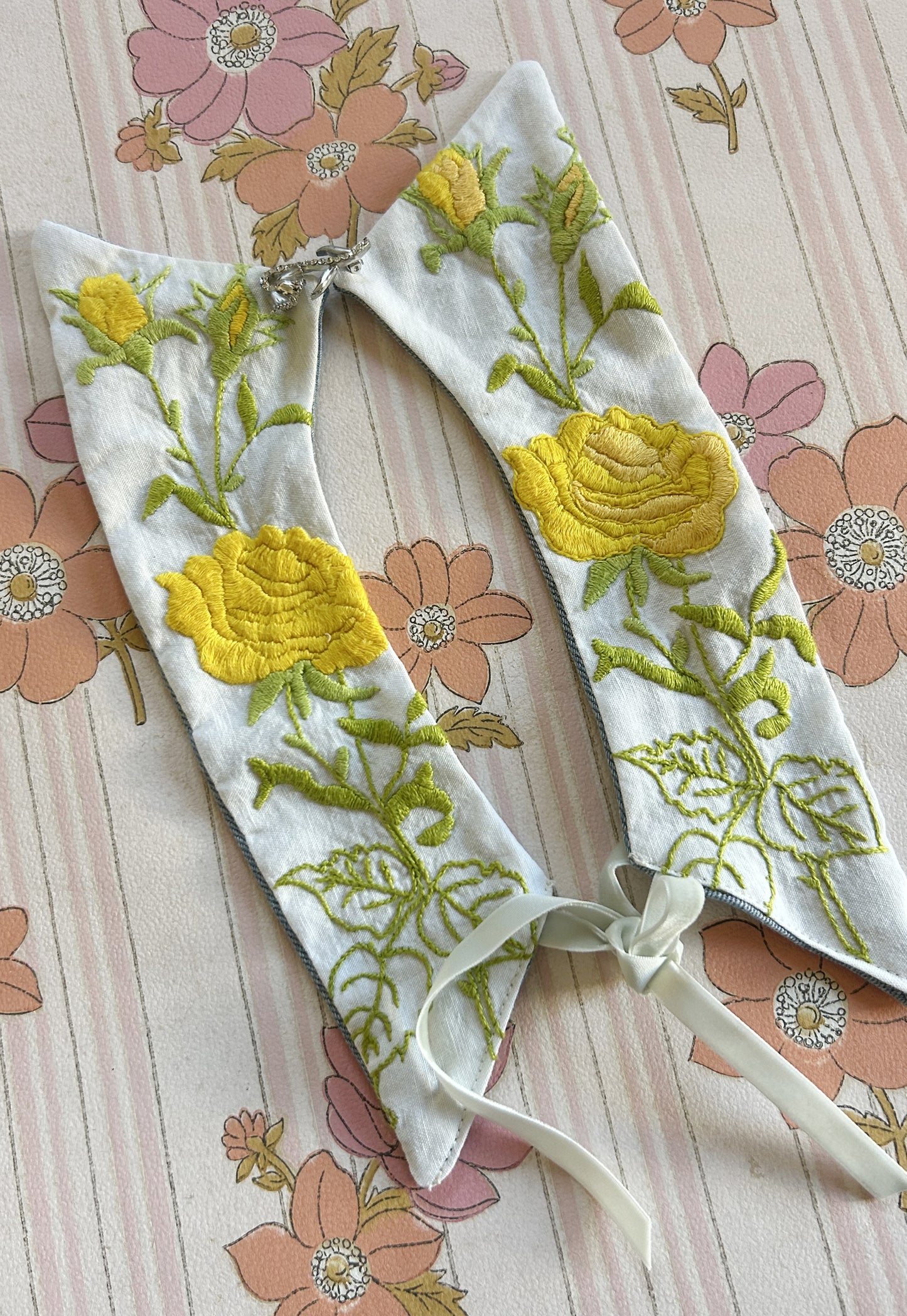 Upcycled detachable collar Simone