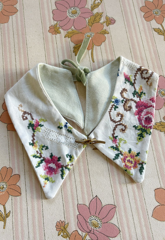 Upcycled detachable collar Simone