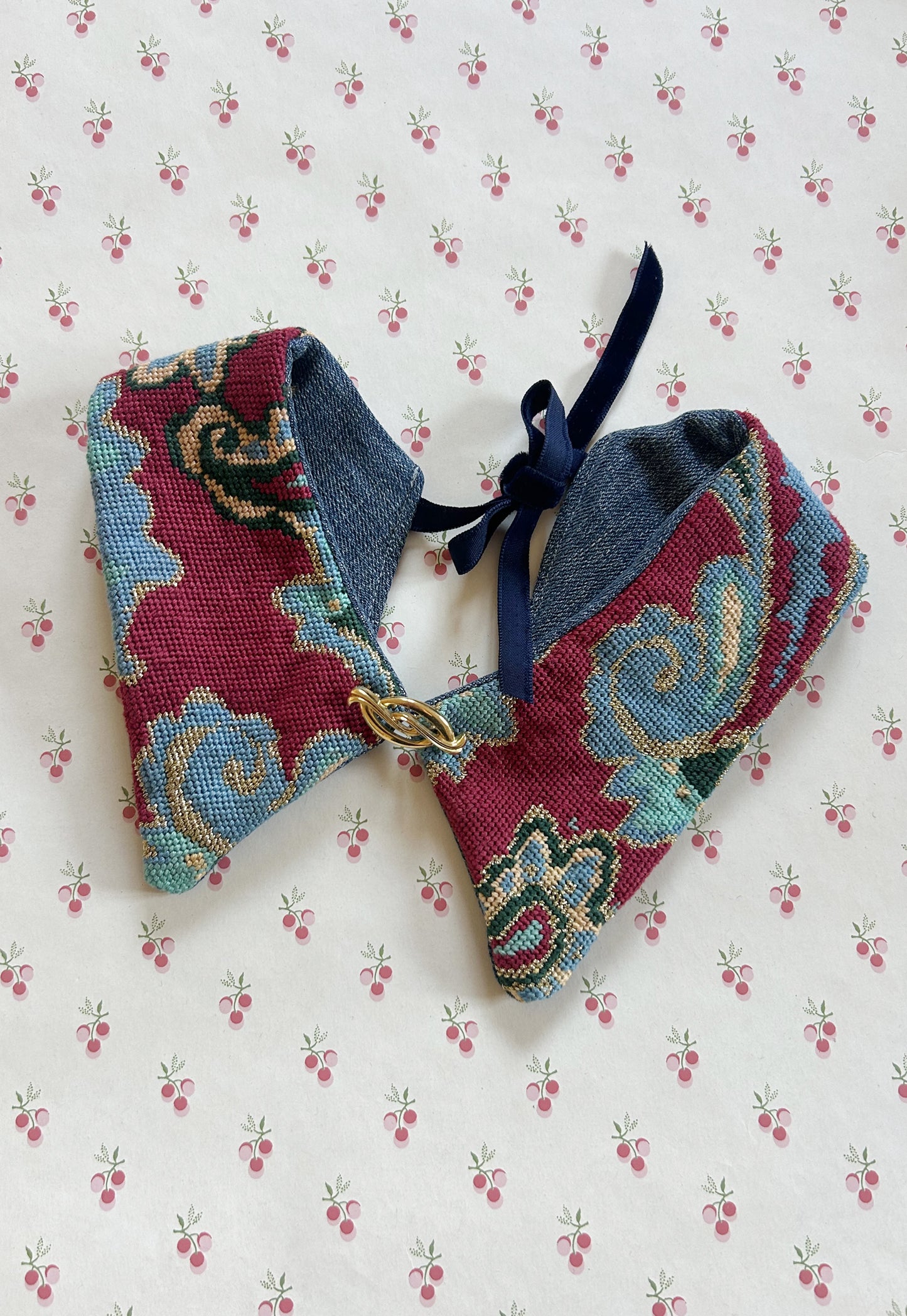 Upcycled detachable collar Simone