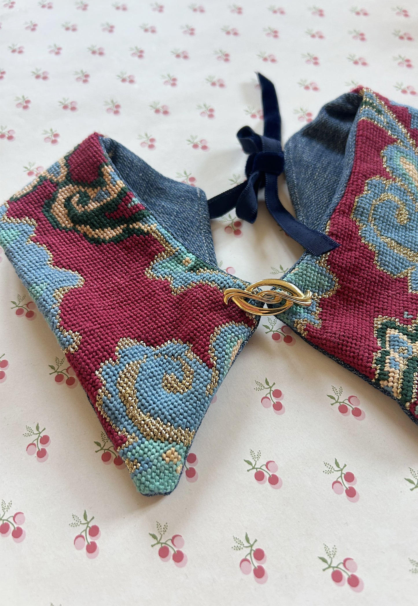 Upcycled detachable collar Simone