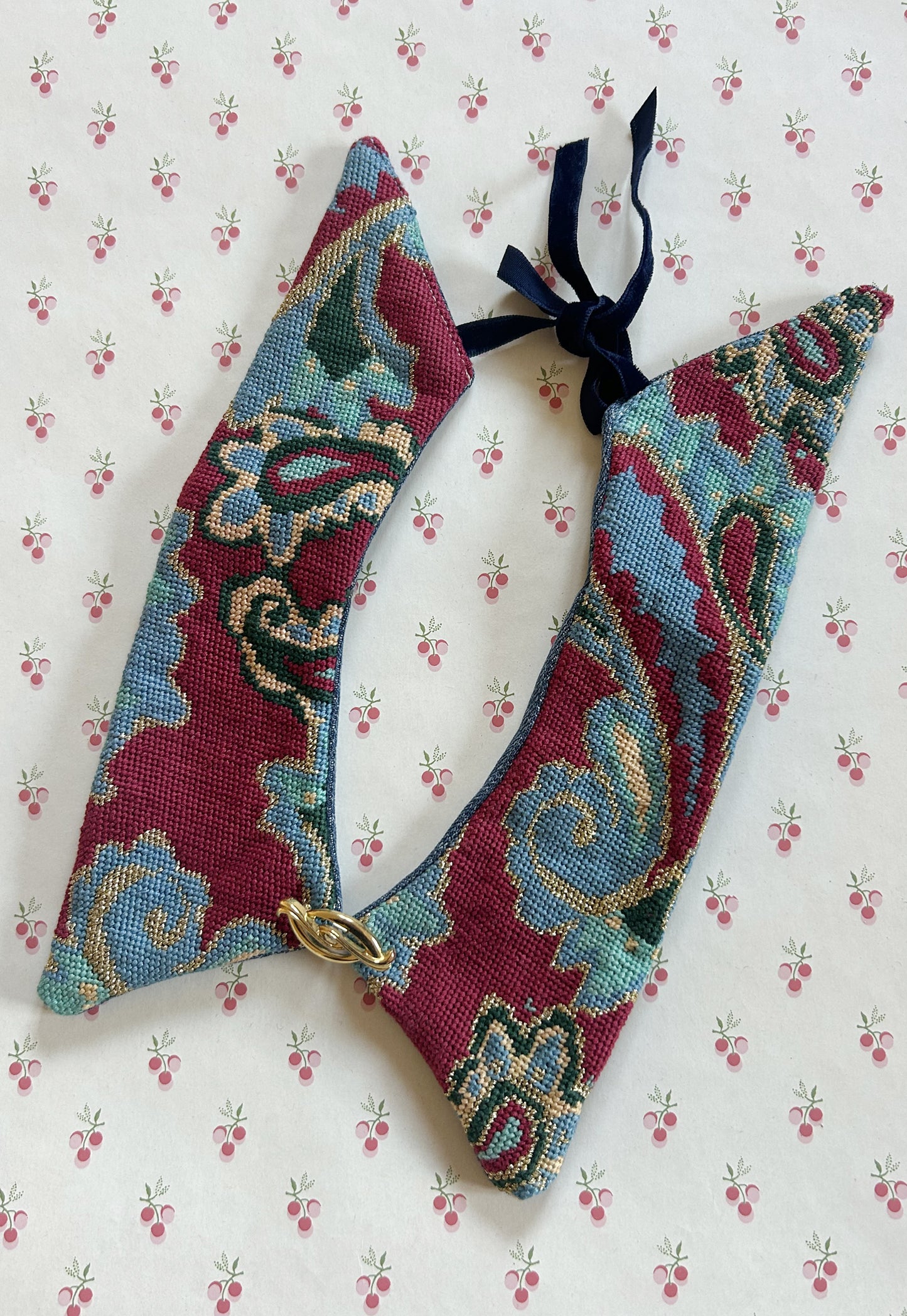 Upcycled detachable collar Simone