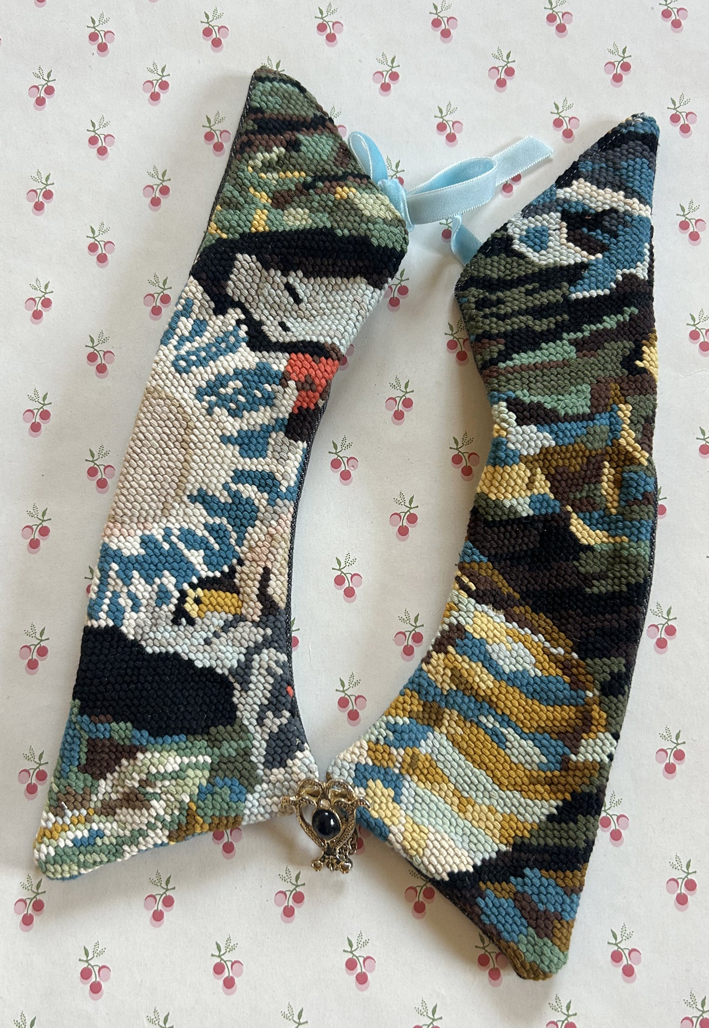 Upcycled detachable collar Simone