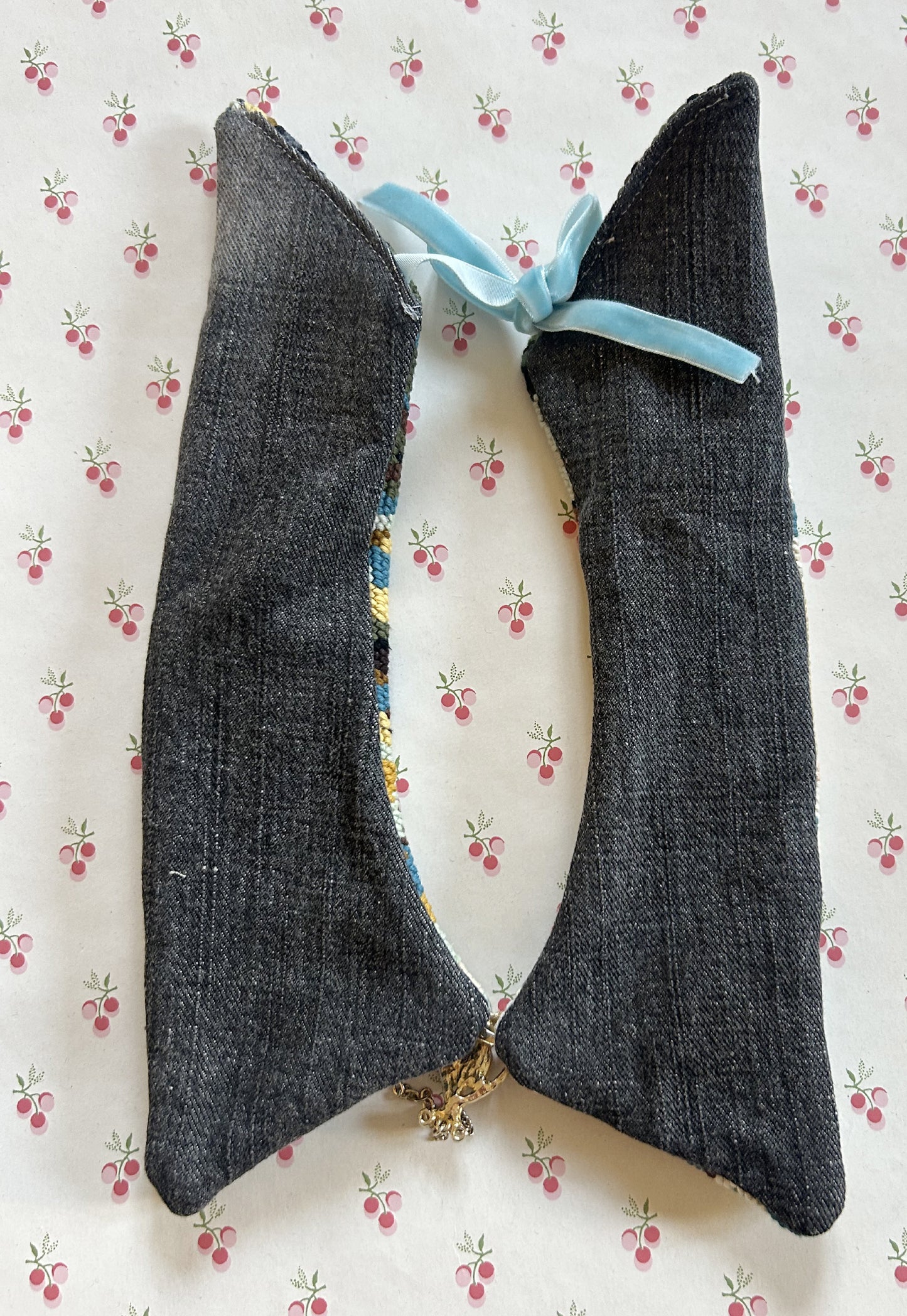 Upcycled detachable collar Simone