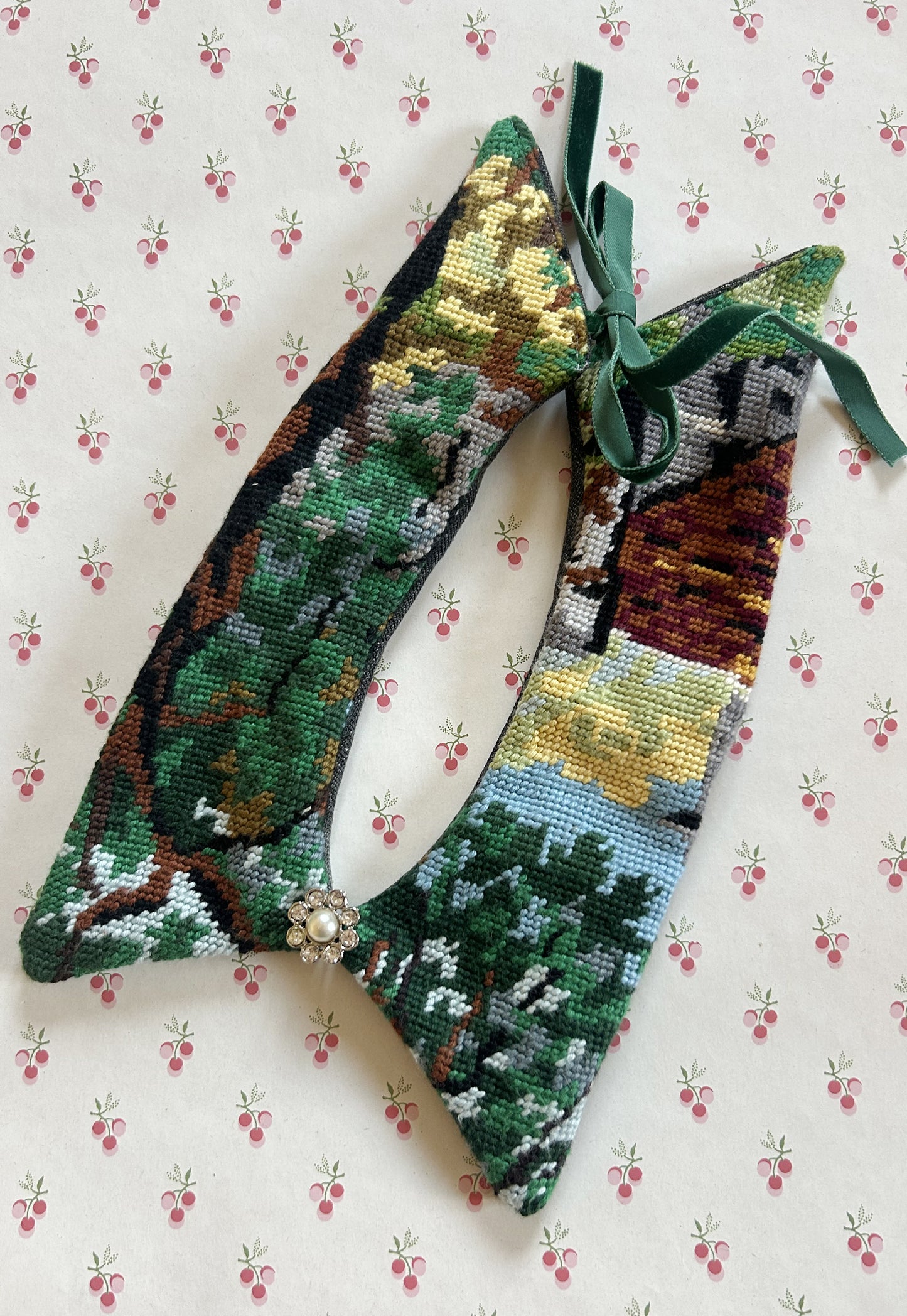 Upcycled detachable collar Simone