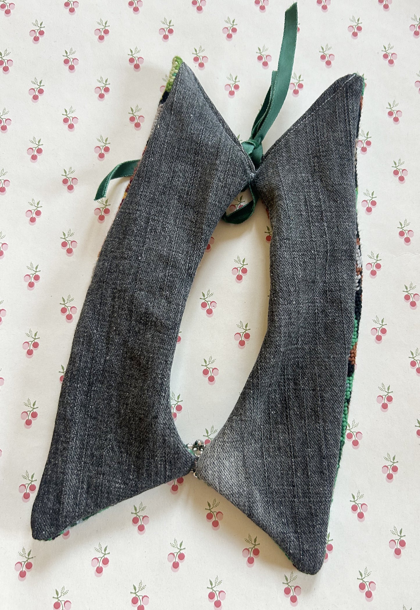 Upcycled detachable collar Simone