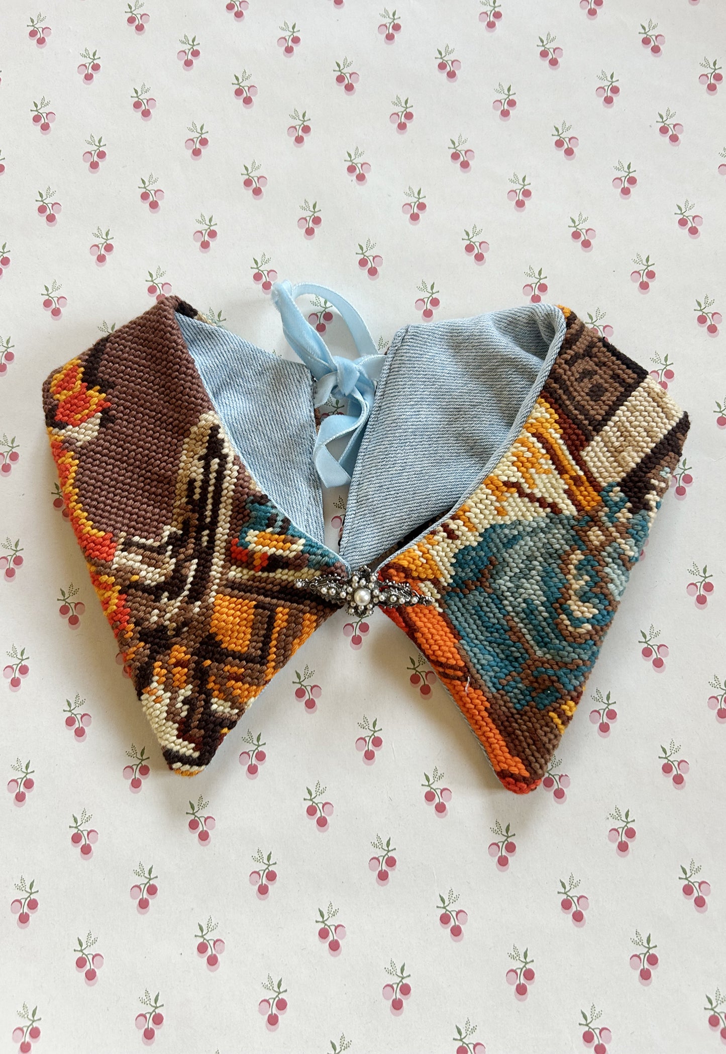Upcycled detachable collar Simone