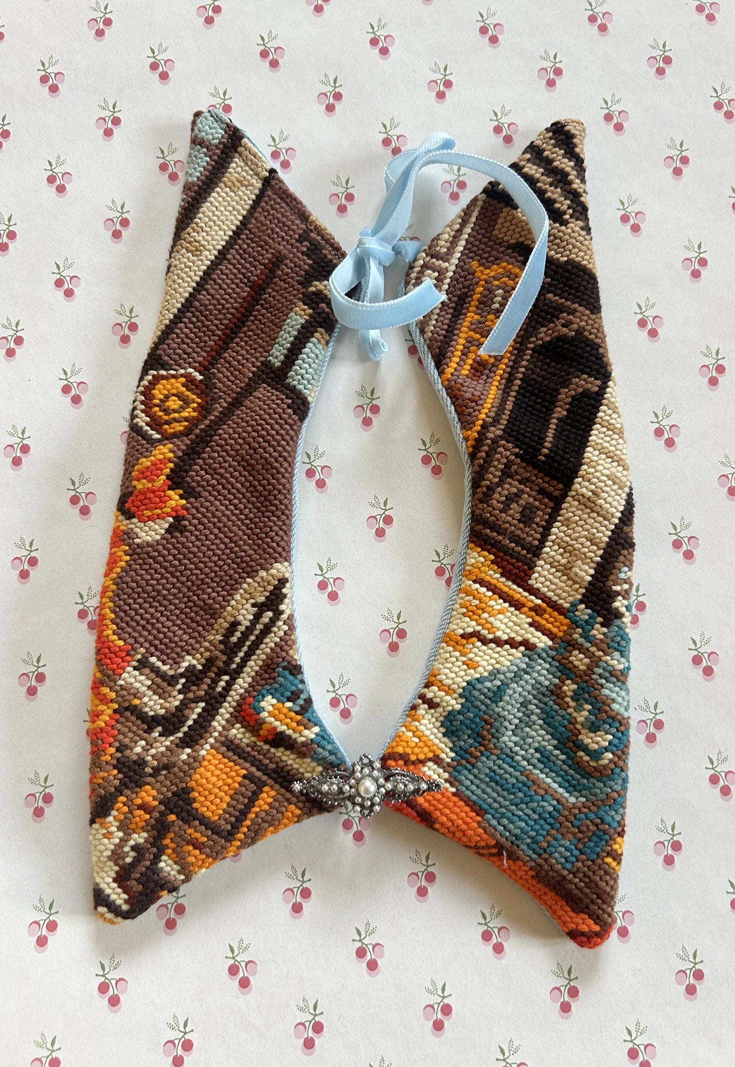 Upcycled detachable collar Simone