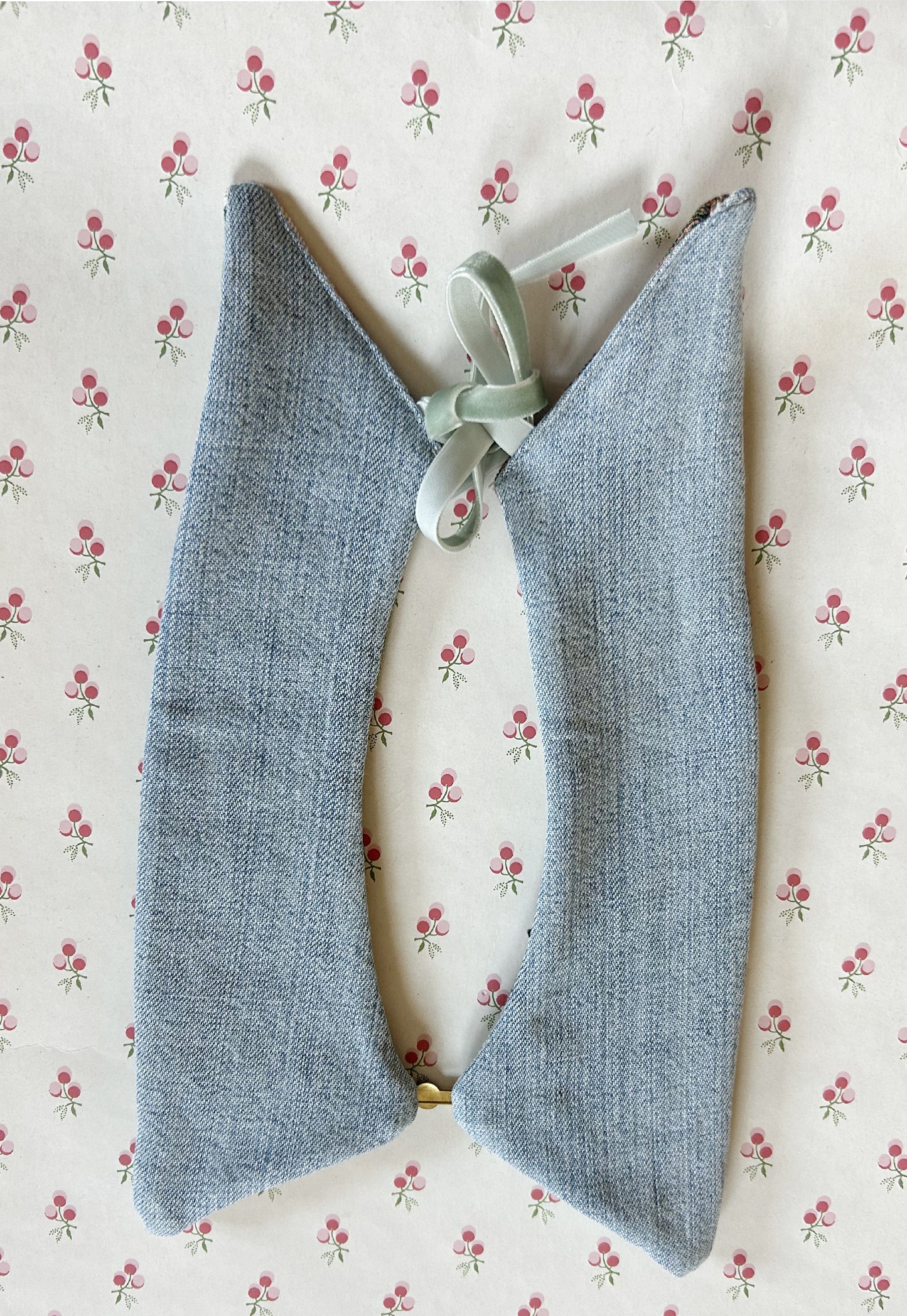 Upcycled detachable collar Simone