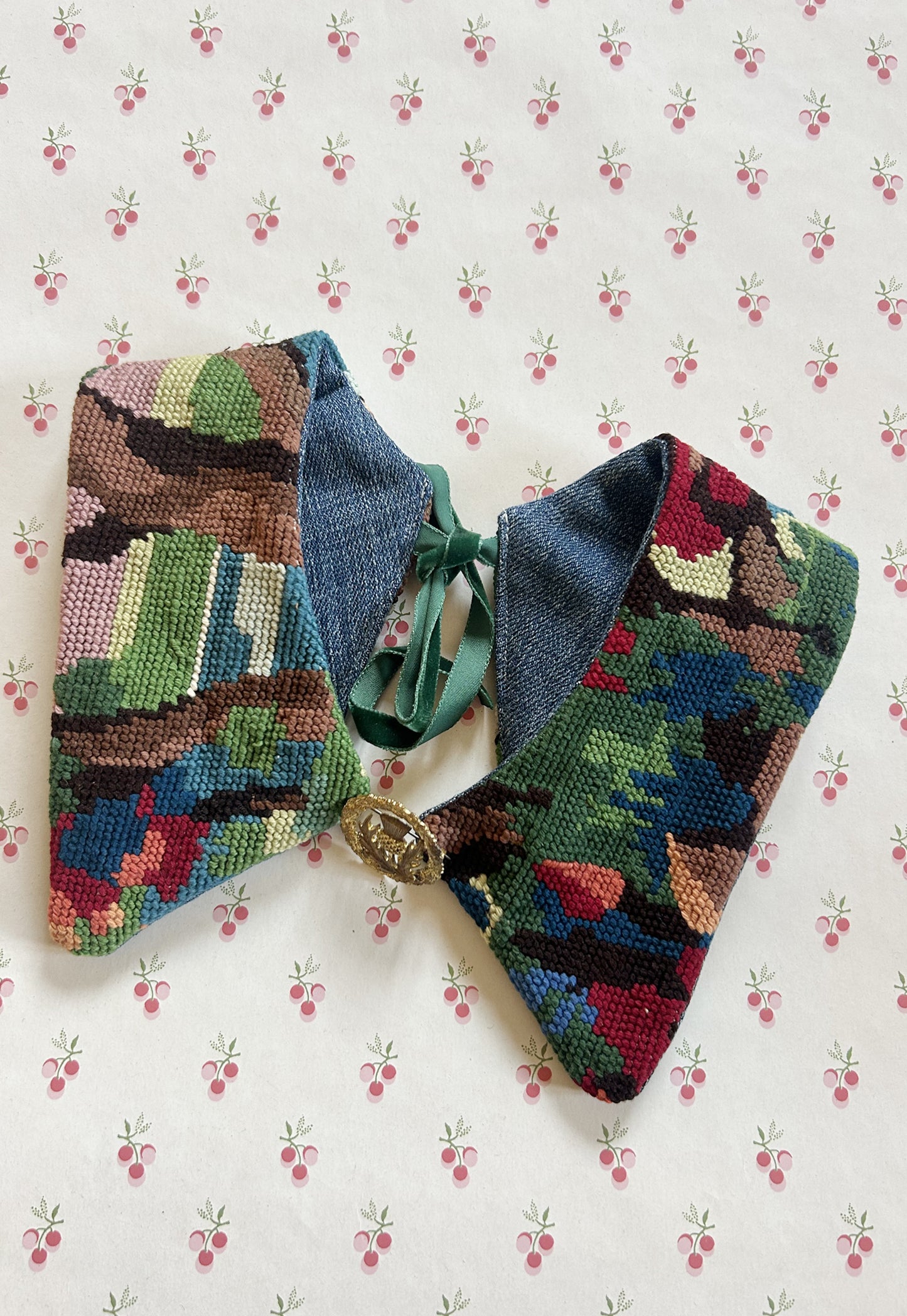 Upcycled detachable collar Simone