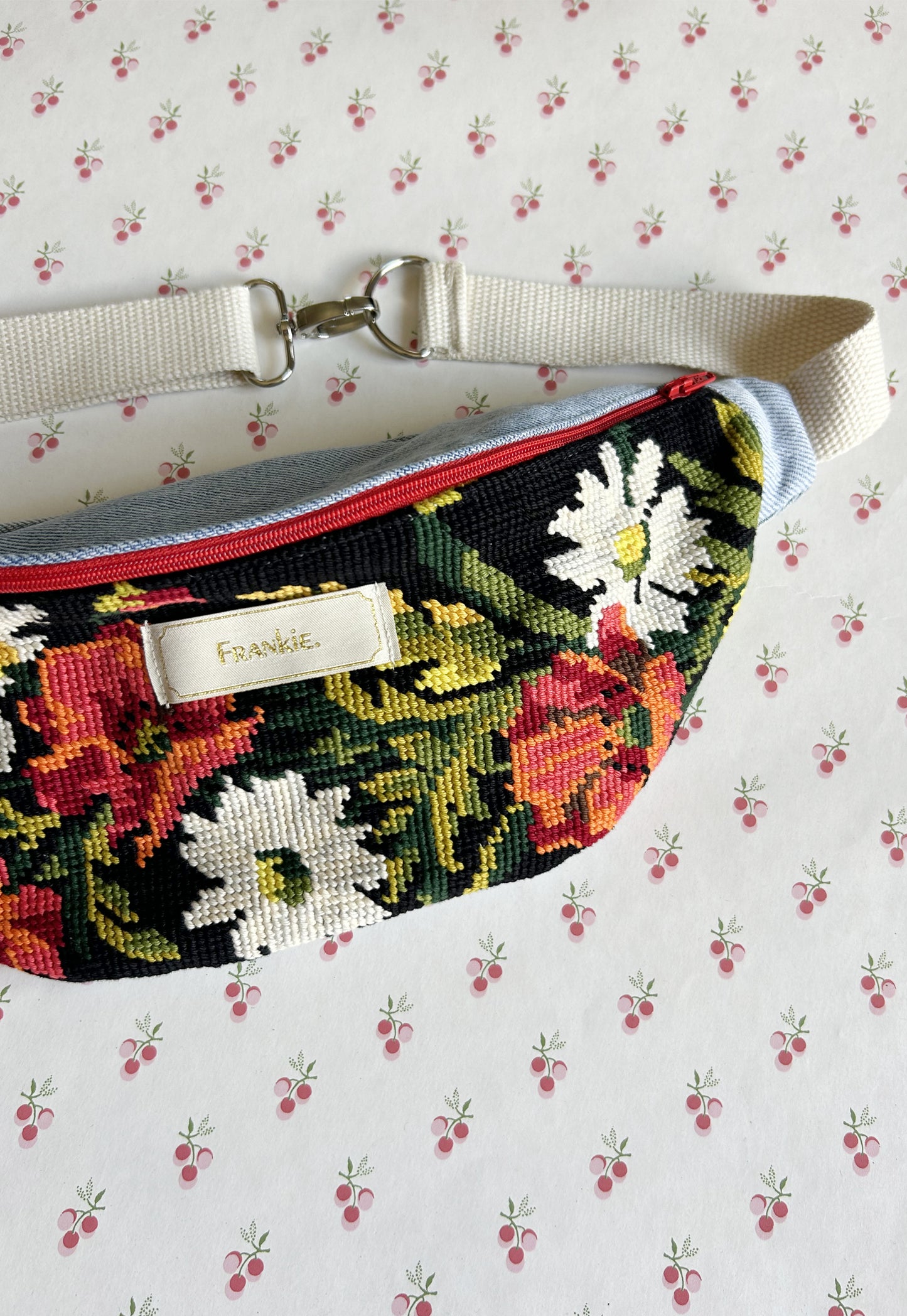 Upcycled bum bag Joe