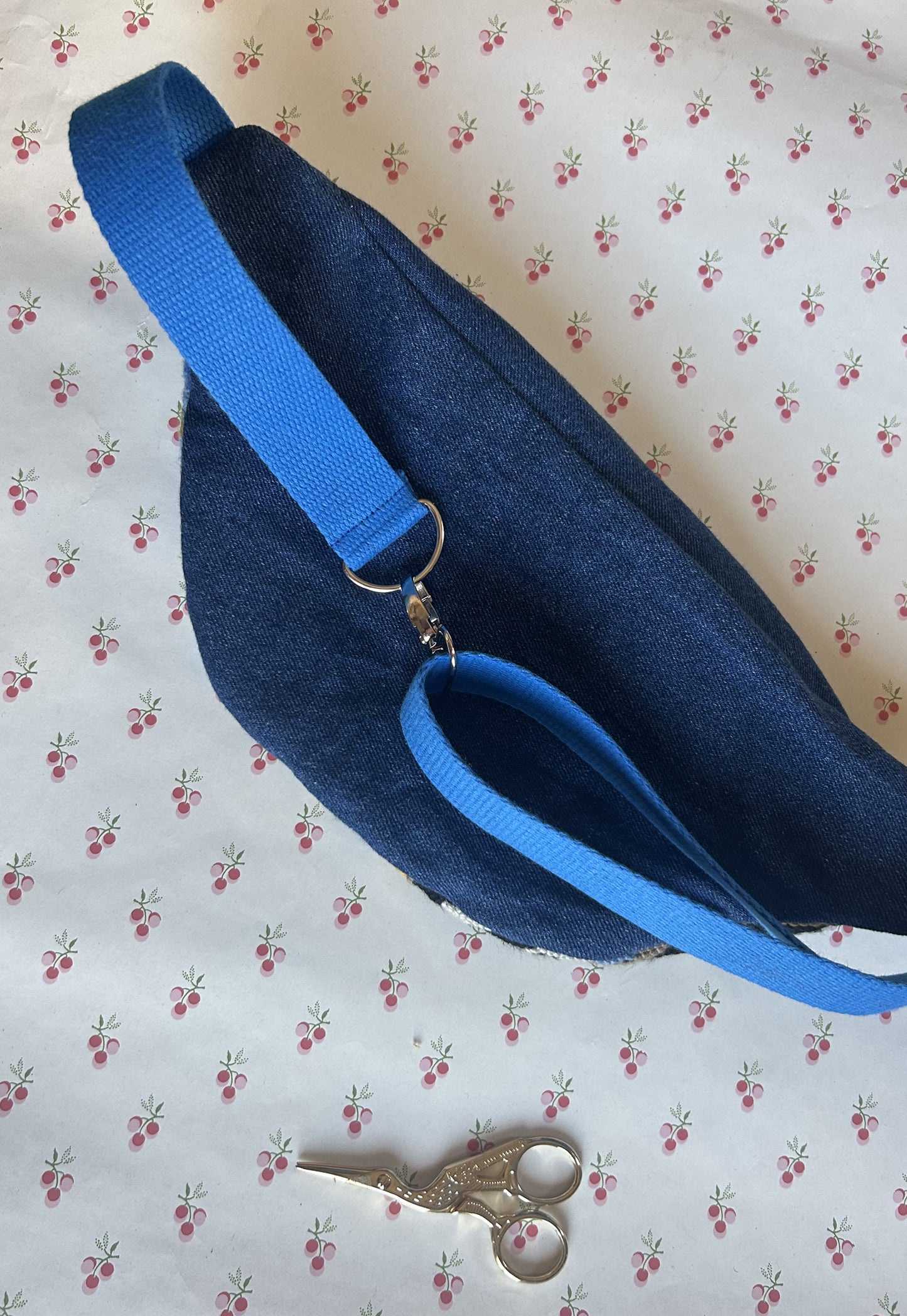 Upcycled bum bag Joe