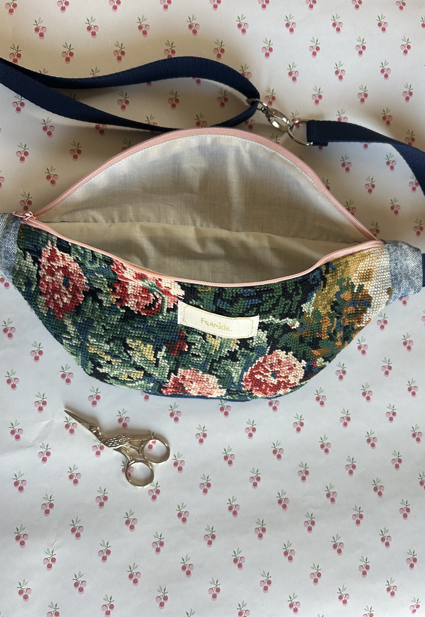 Upcycled bum bag Joe