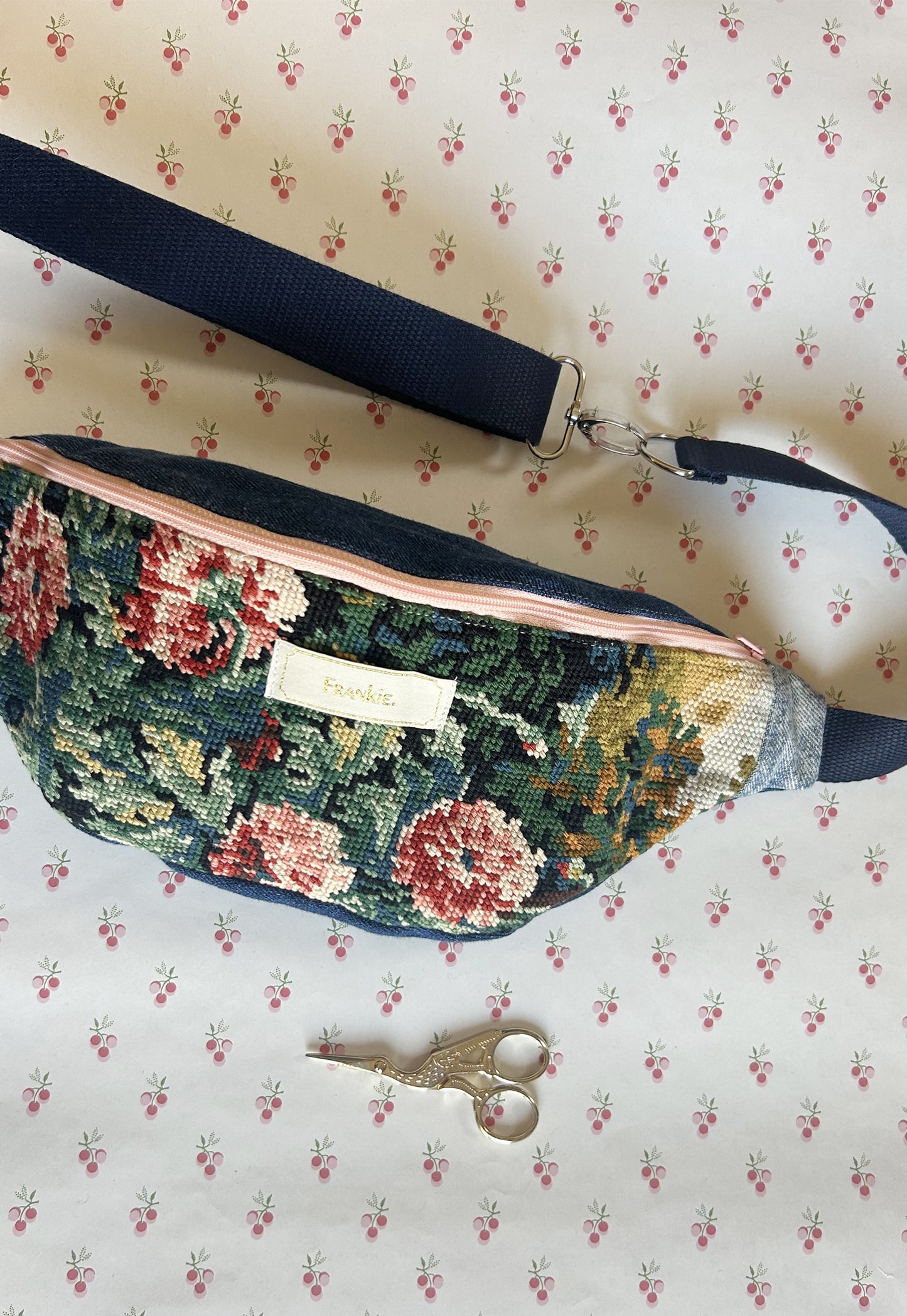 Upcycled bum bag Joe