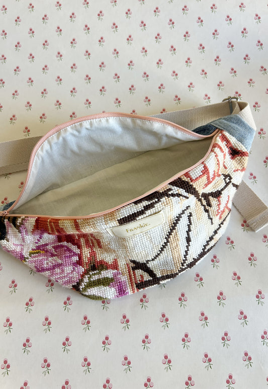 Upcycled bum bag Joe