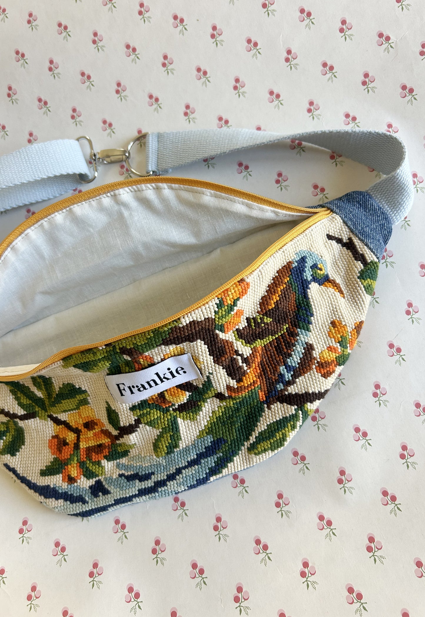 Upcycled bum bag Joe
