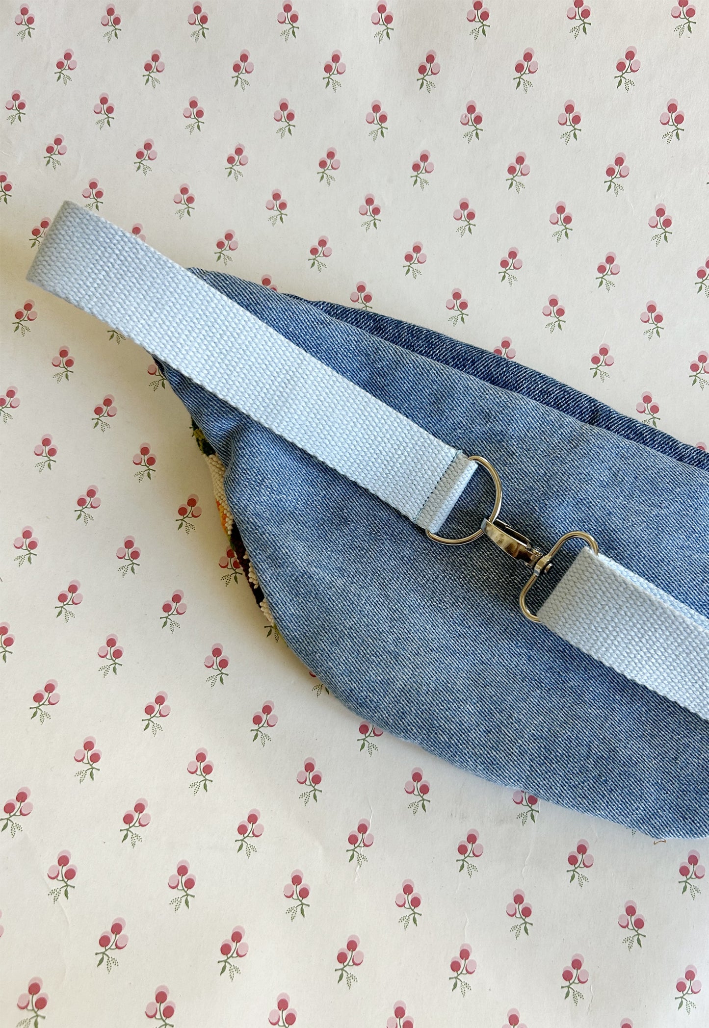 Upcycled bum bag Joe