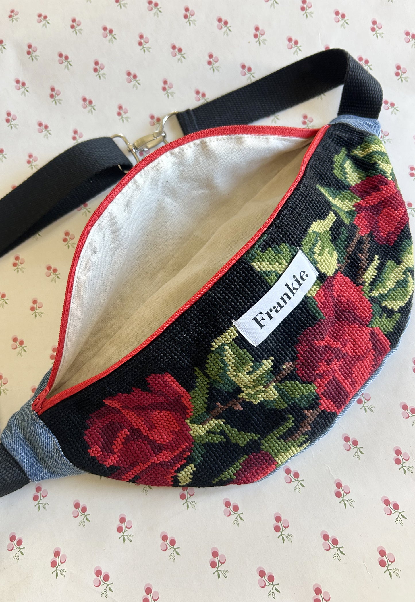 Upcycled bum bag Joe