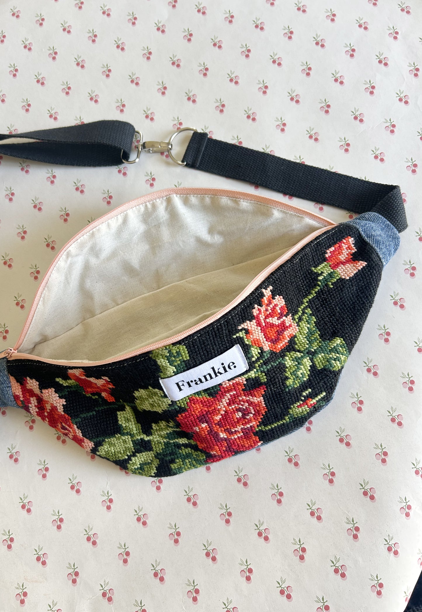Upcycled bum bag Joe