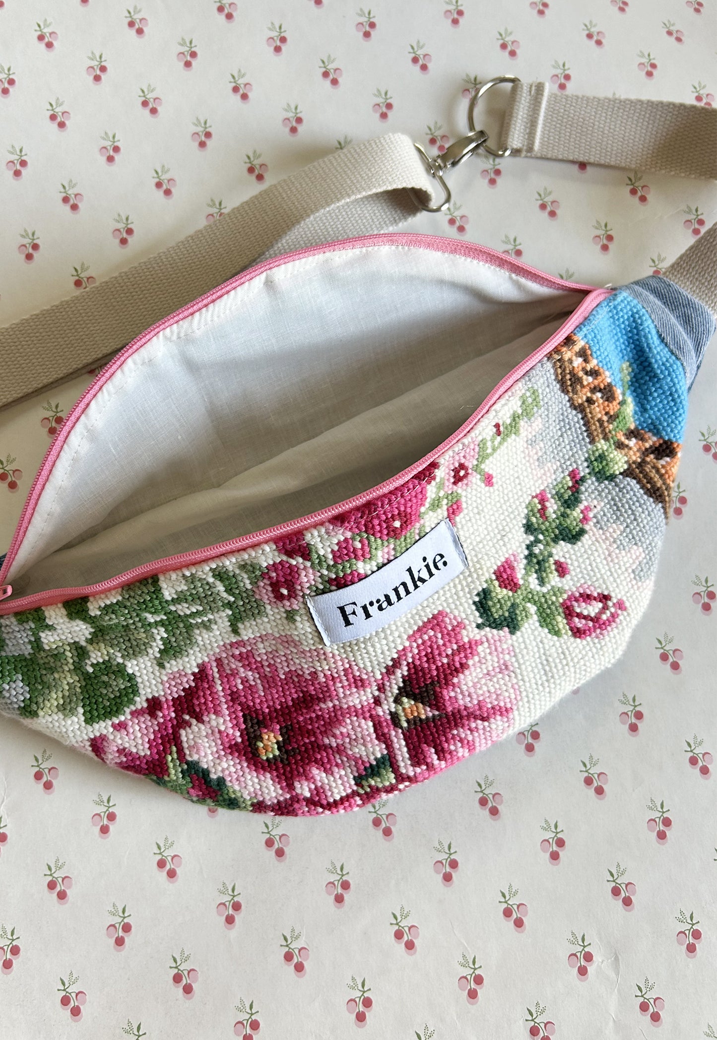Upcycled bum bag Joe
