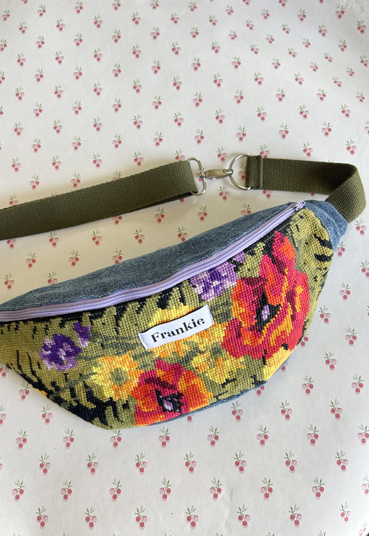 Upcycled bum bag Joe
