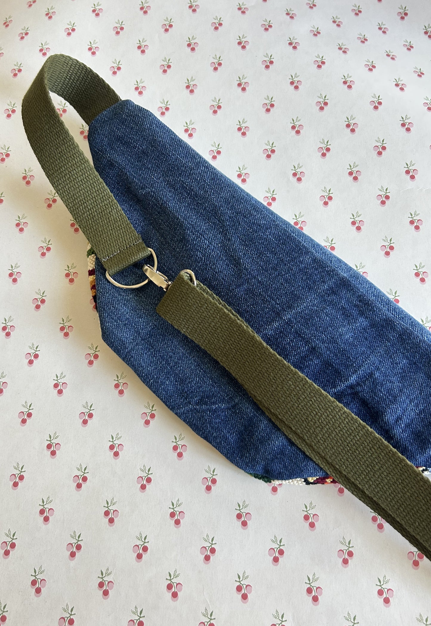 Upcycled bum bag Joe