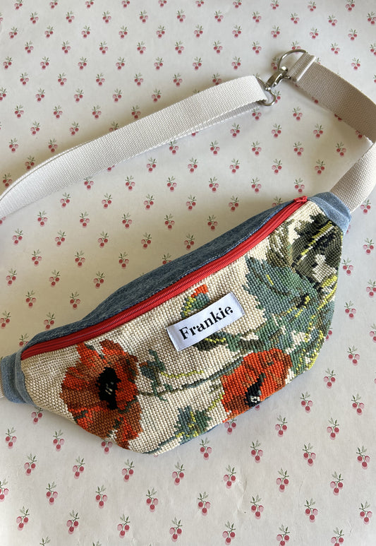 Upcycled bum bag Joe