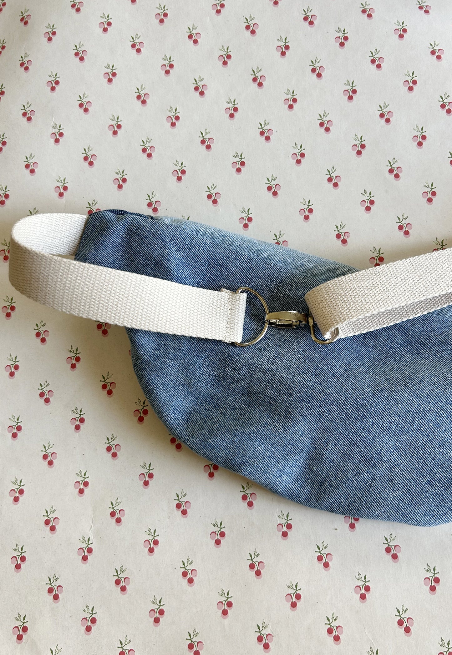 Upcycled bum bag Joe