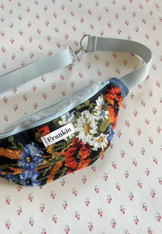 Upcycled bum bag Joe