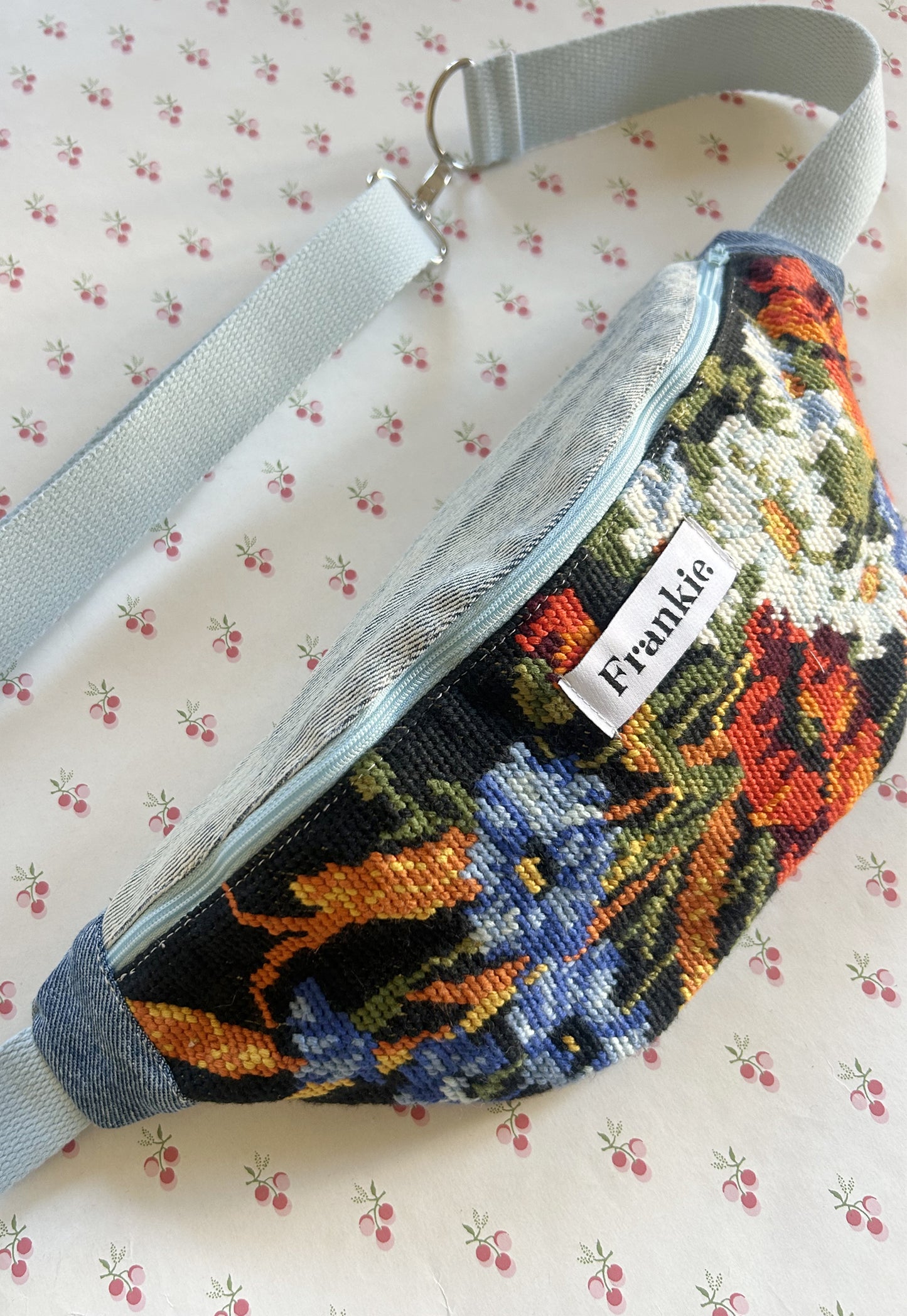 Upcycled bum bag Joe