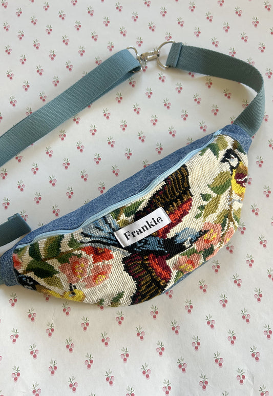 Upcycled bum bag Joe