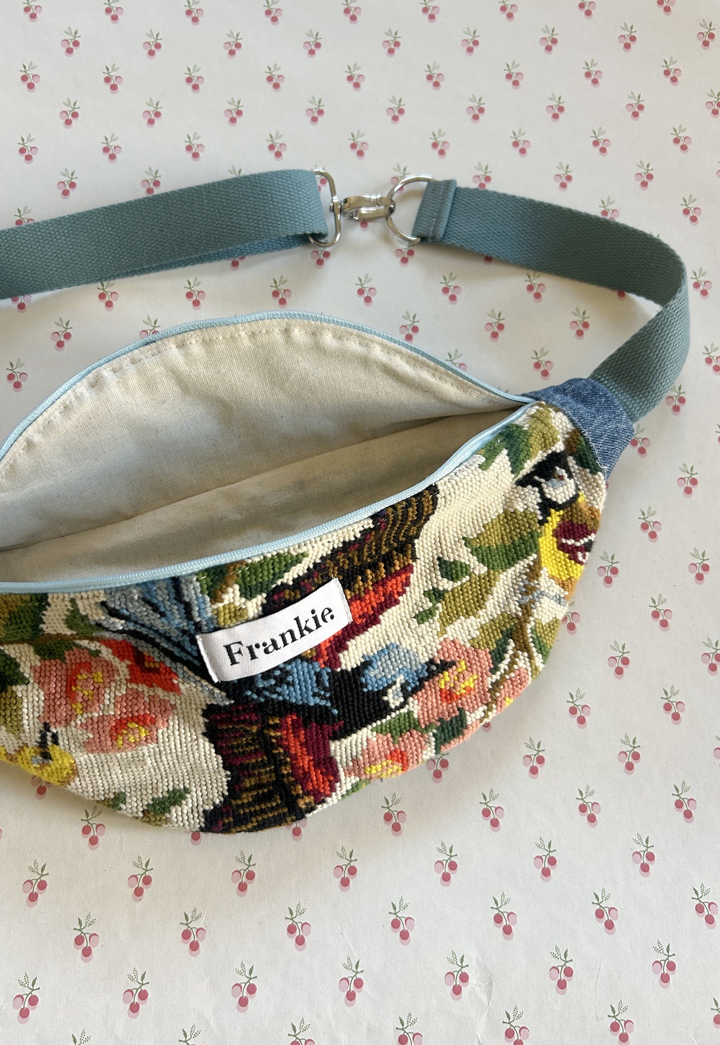 Upcycled bum bag Joe