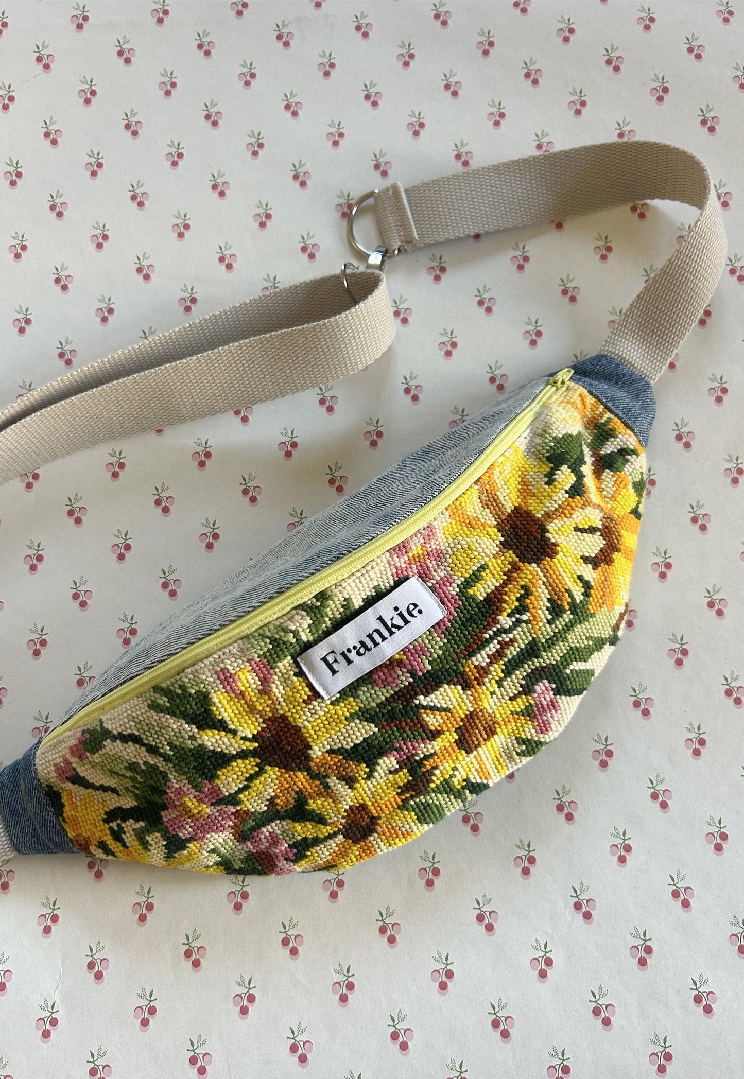 Upcycled bum bag Joe