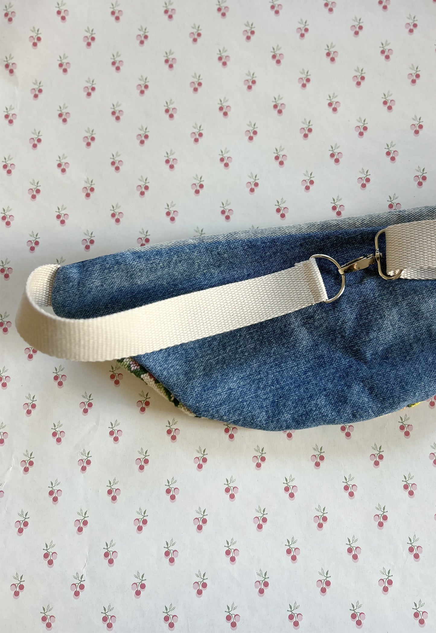 Upcycled bum bag Joe