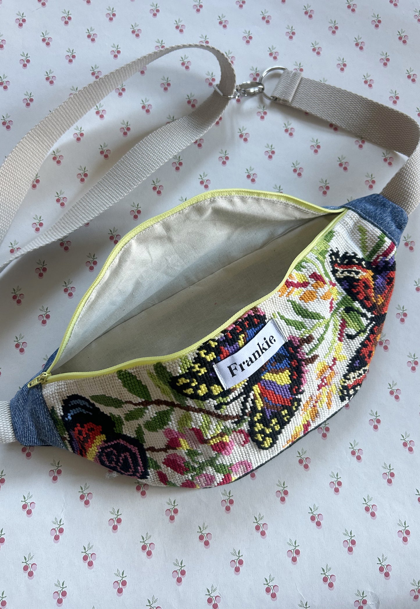 Upcycled bum bag Joe