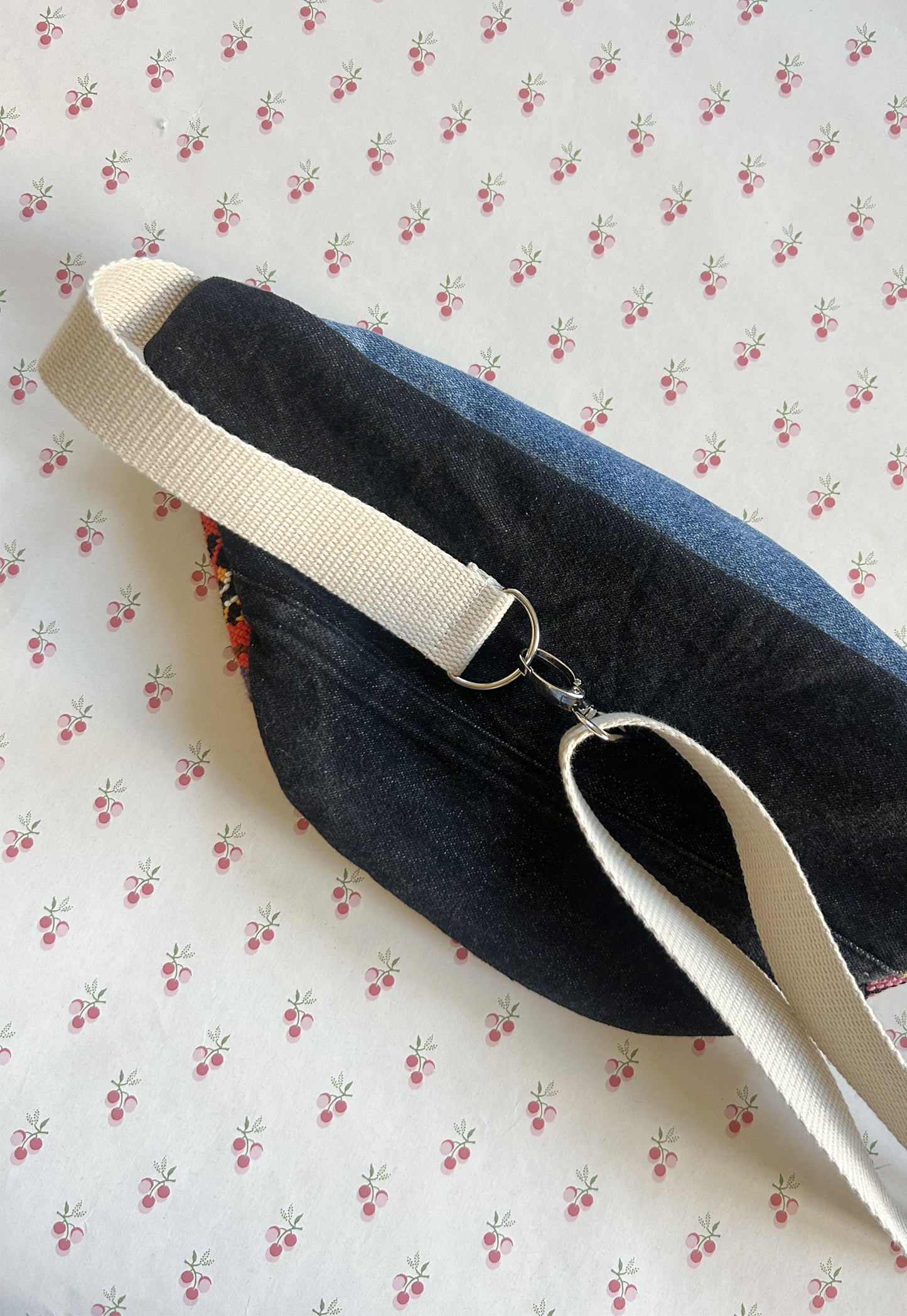 Upcycled bum bag Joe