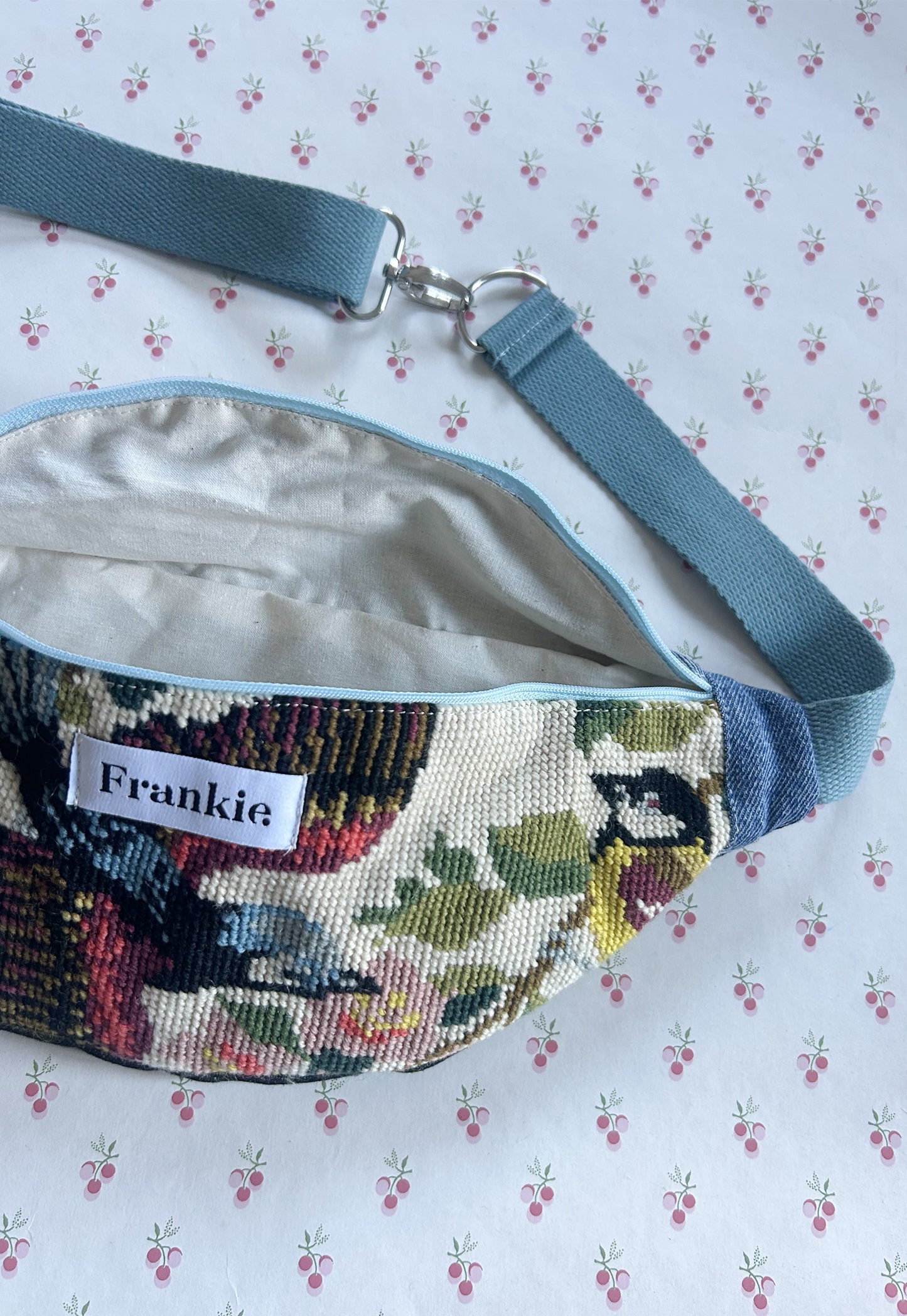 Upcycled bum bag Joe