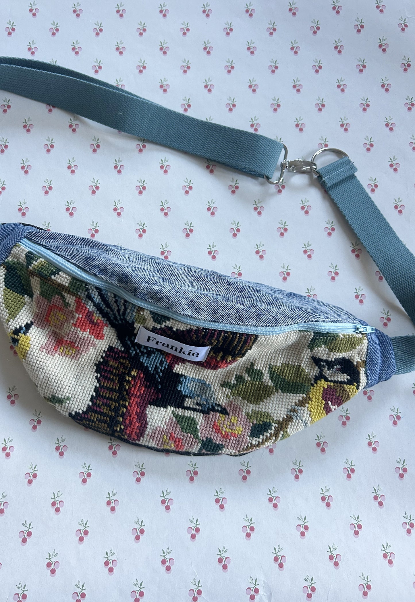 Upcycled bum bag Joe