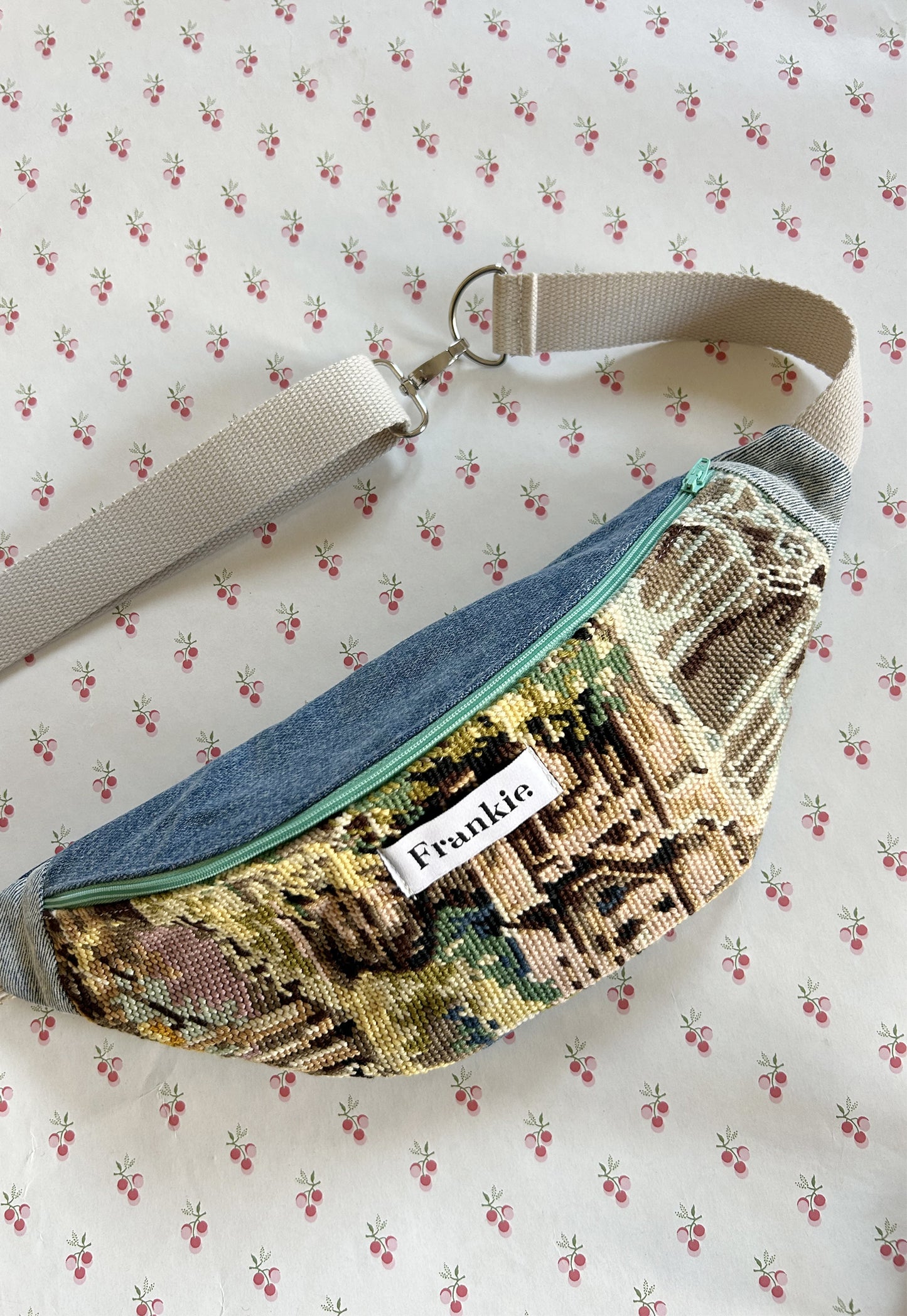 Upcycled bum bag Joe