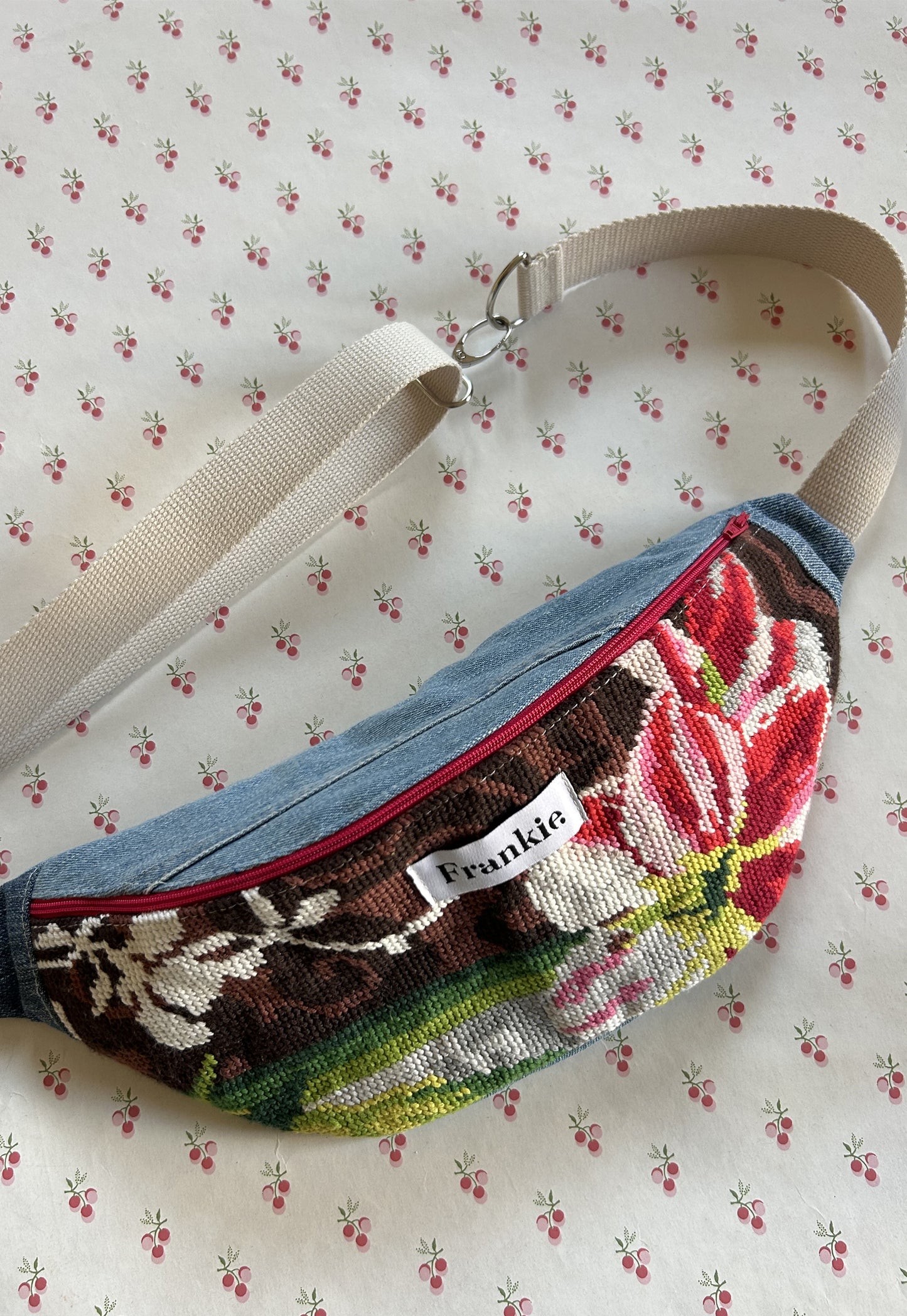 Upcycled bum bag Joe