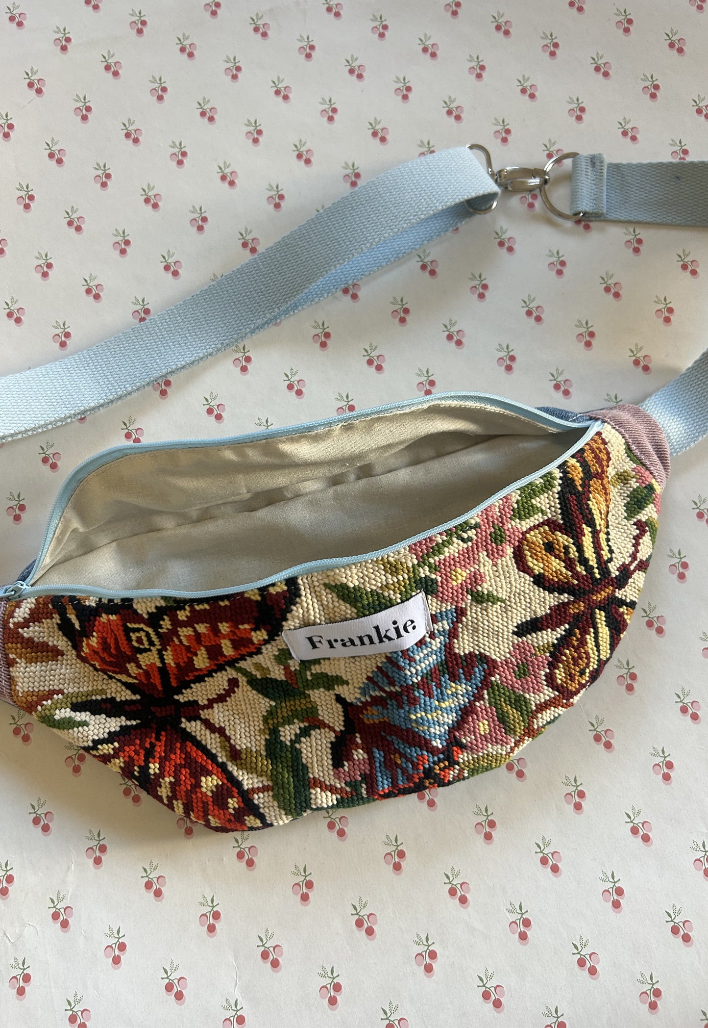 Upcycled bum bag Joe