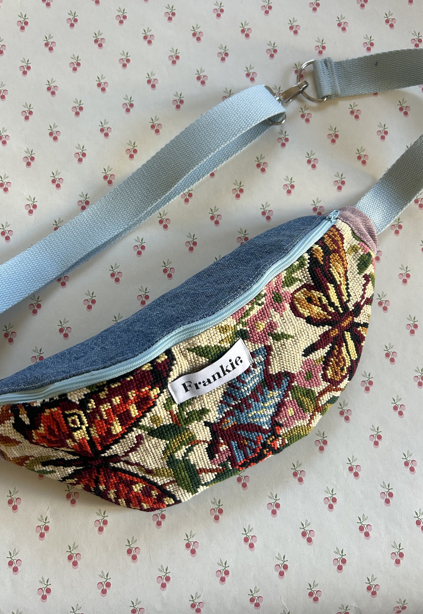 Upcycled bum bag Joe