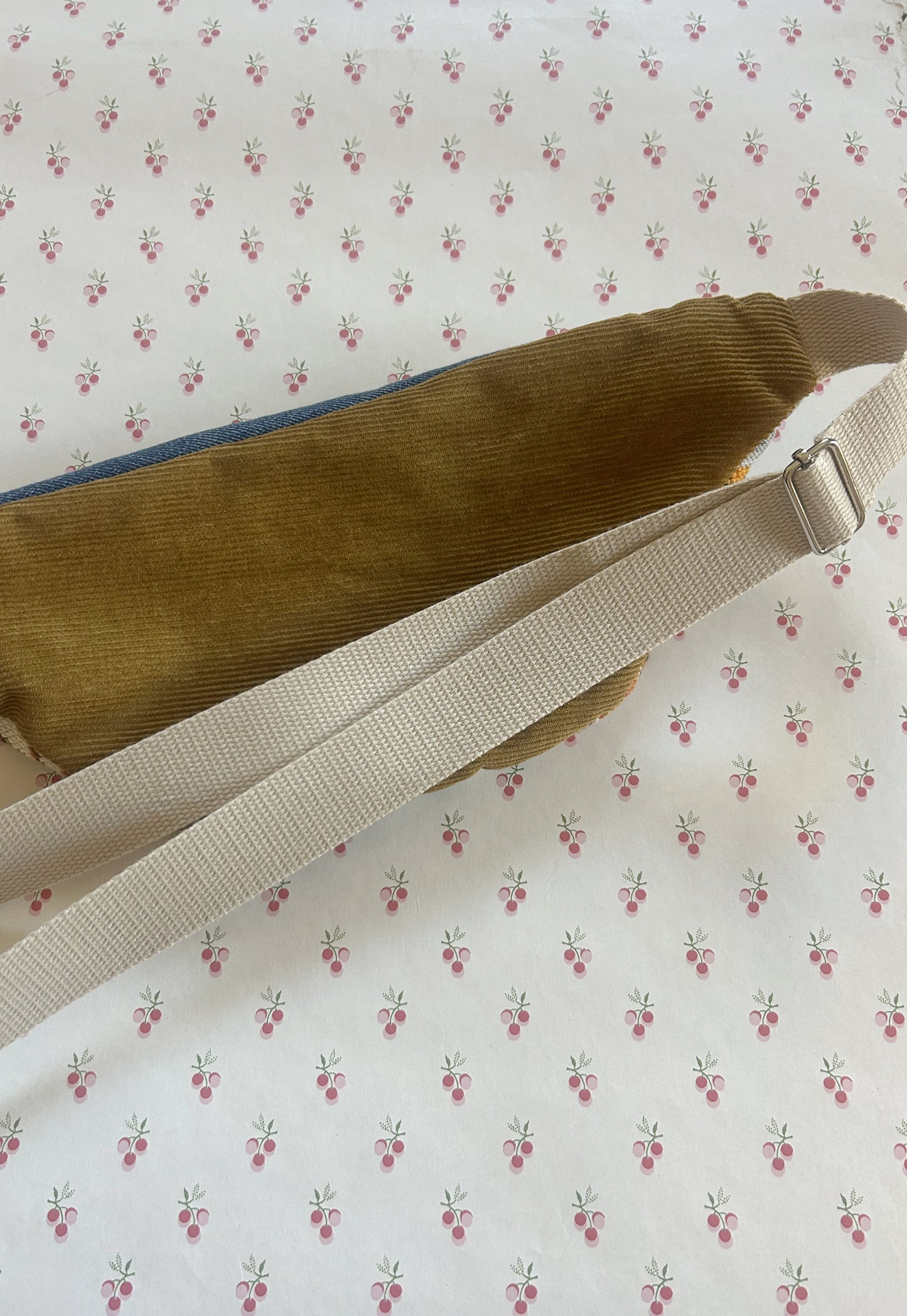 Upcycled bum bag Joe