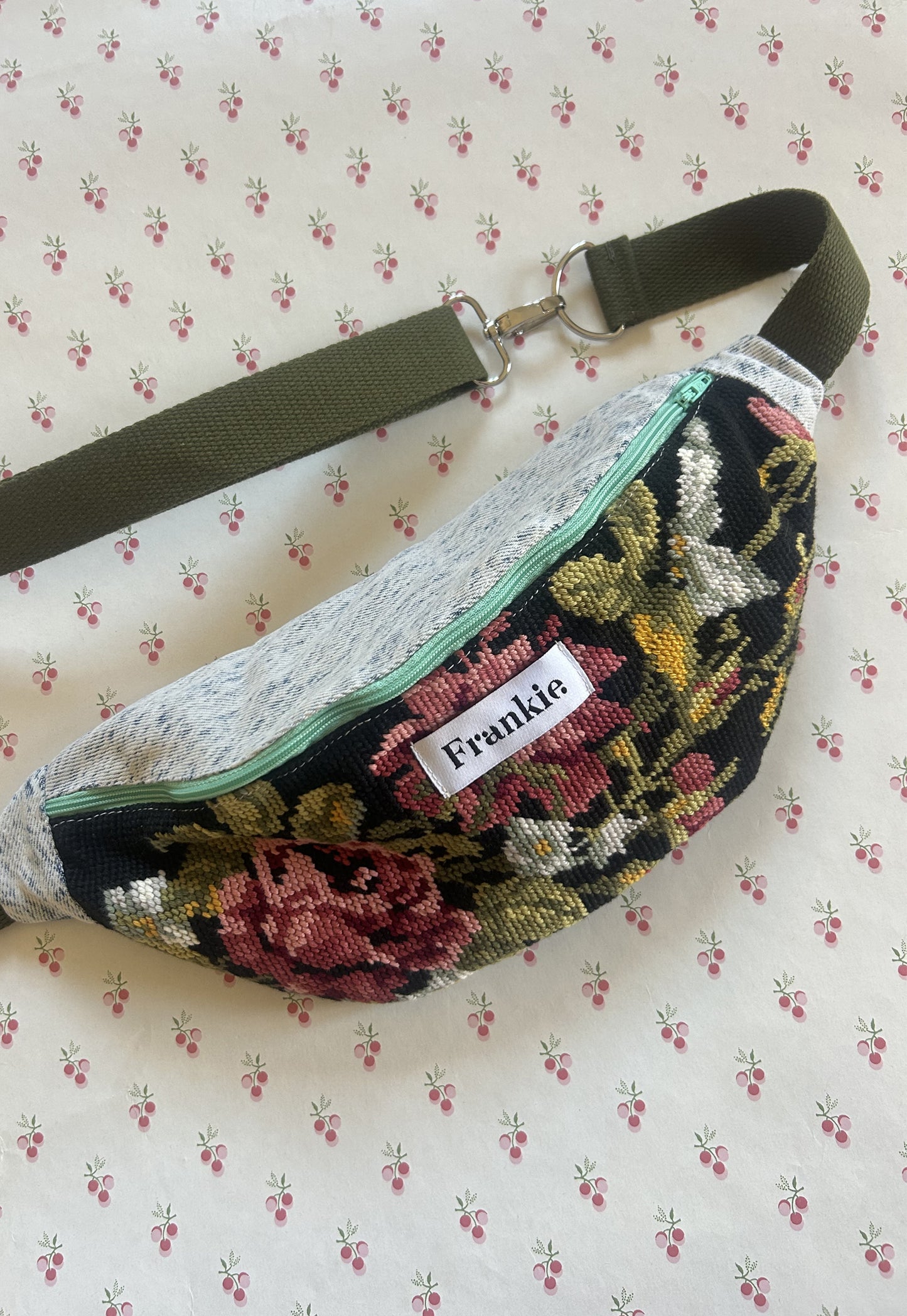 Upcycled bum bag Joe