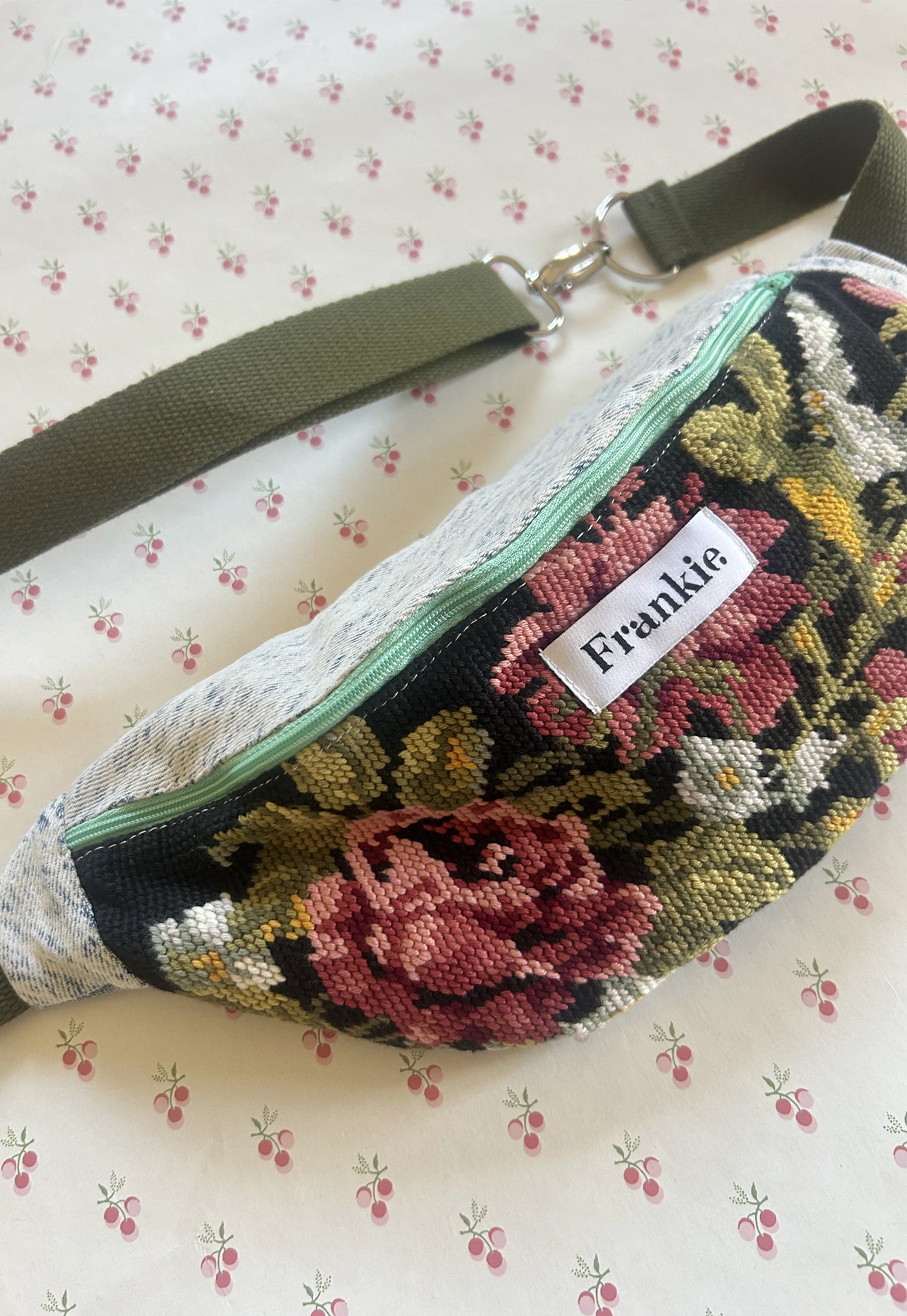 Upcycled bum bag Joe