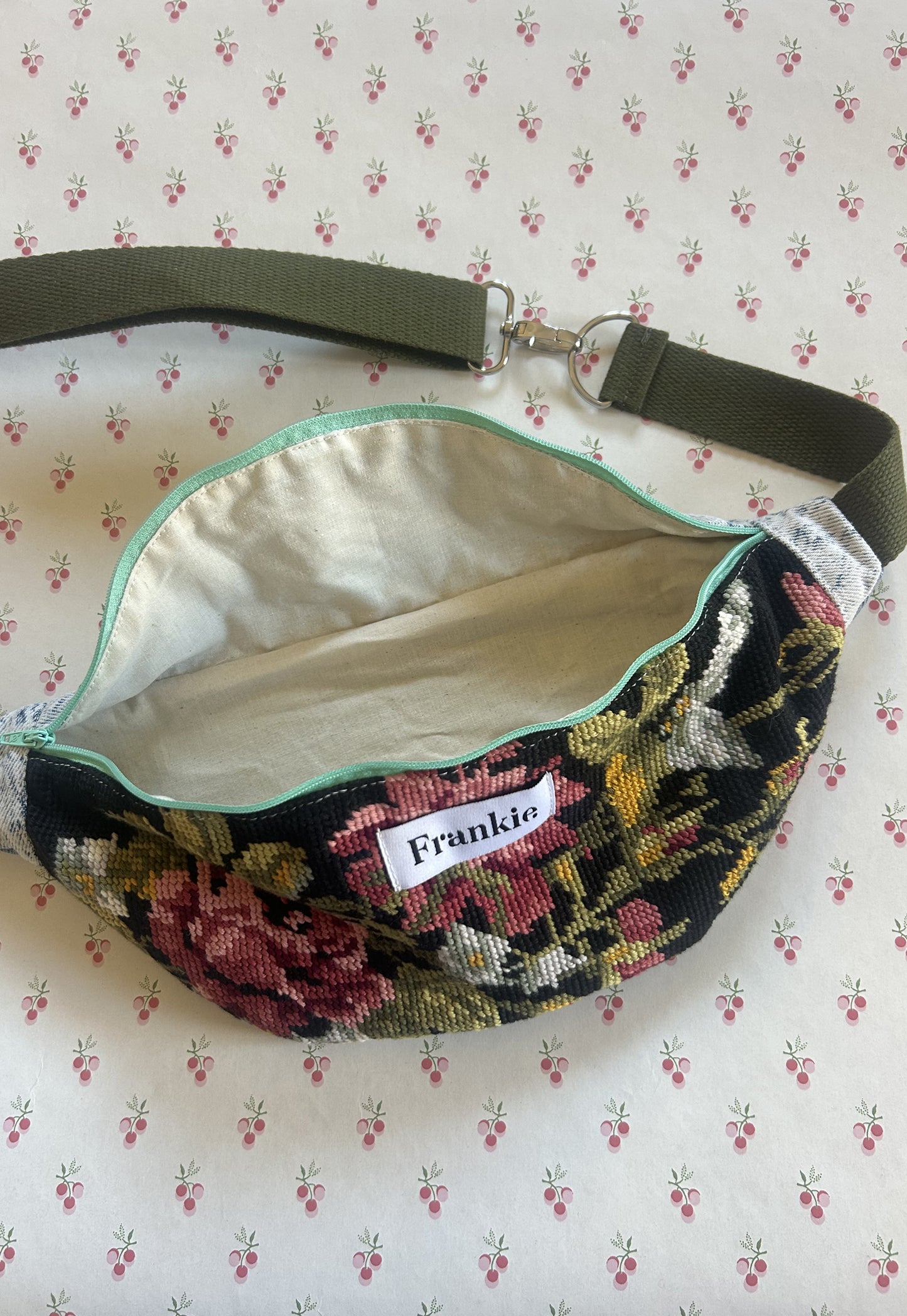 Upcycled bum bag Joe