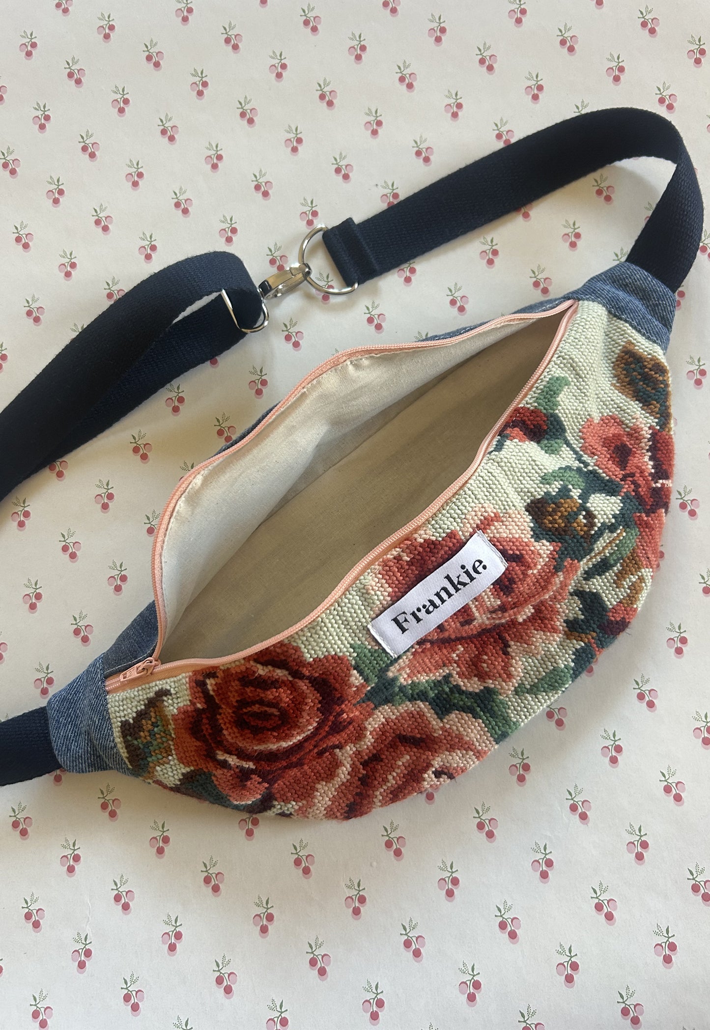 Upcycled bum bag Joe